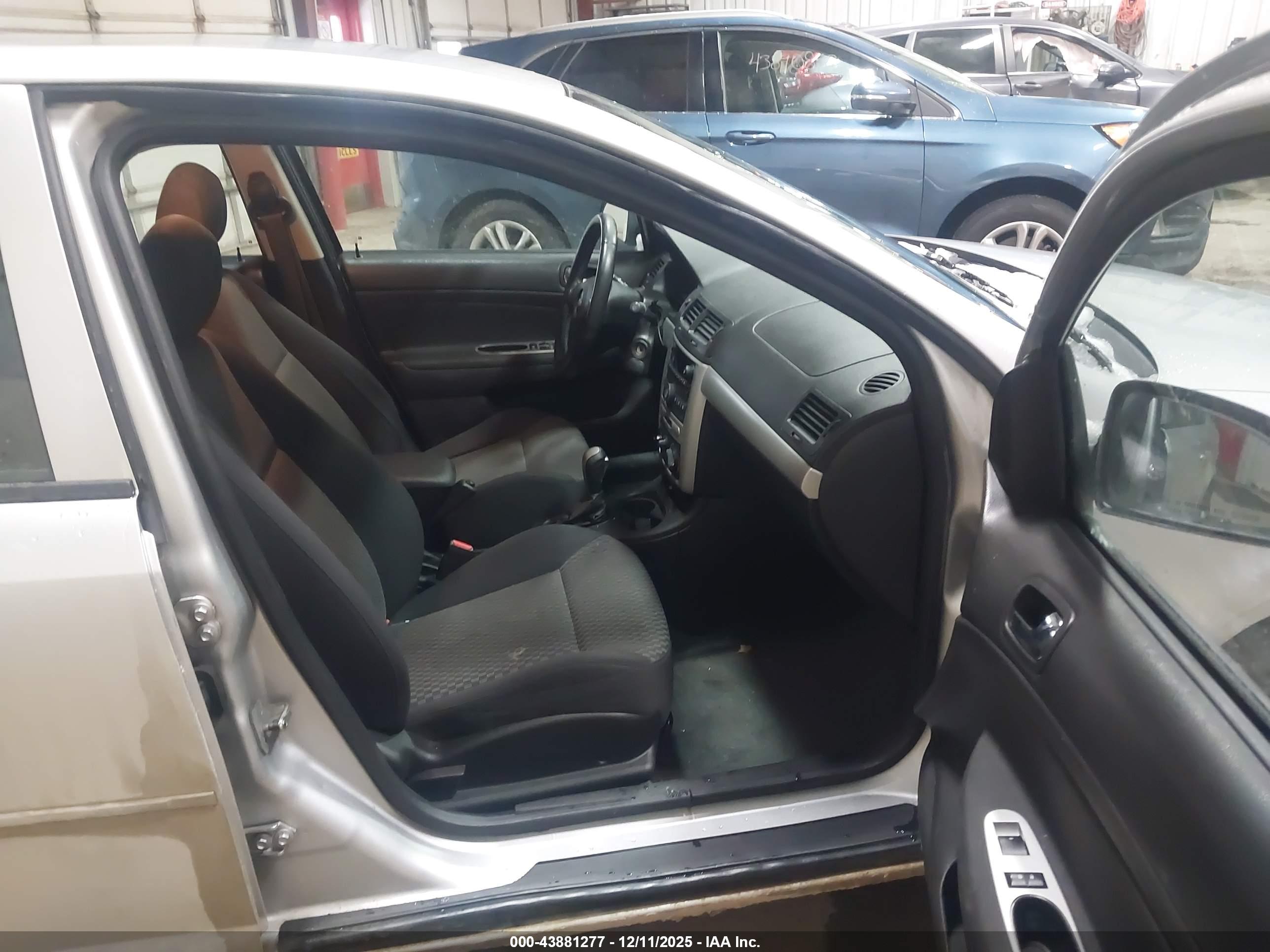 CHEVROLET COBALT image 5