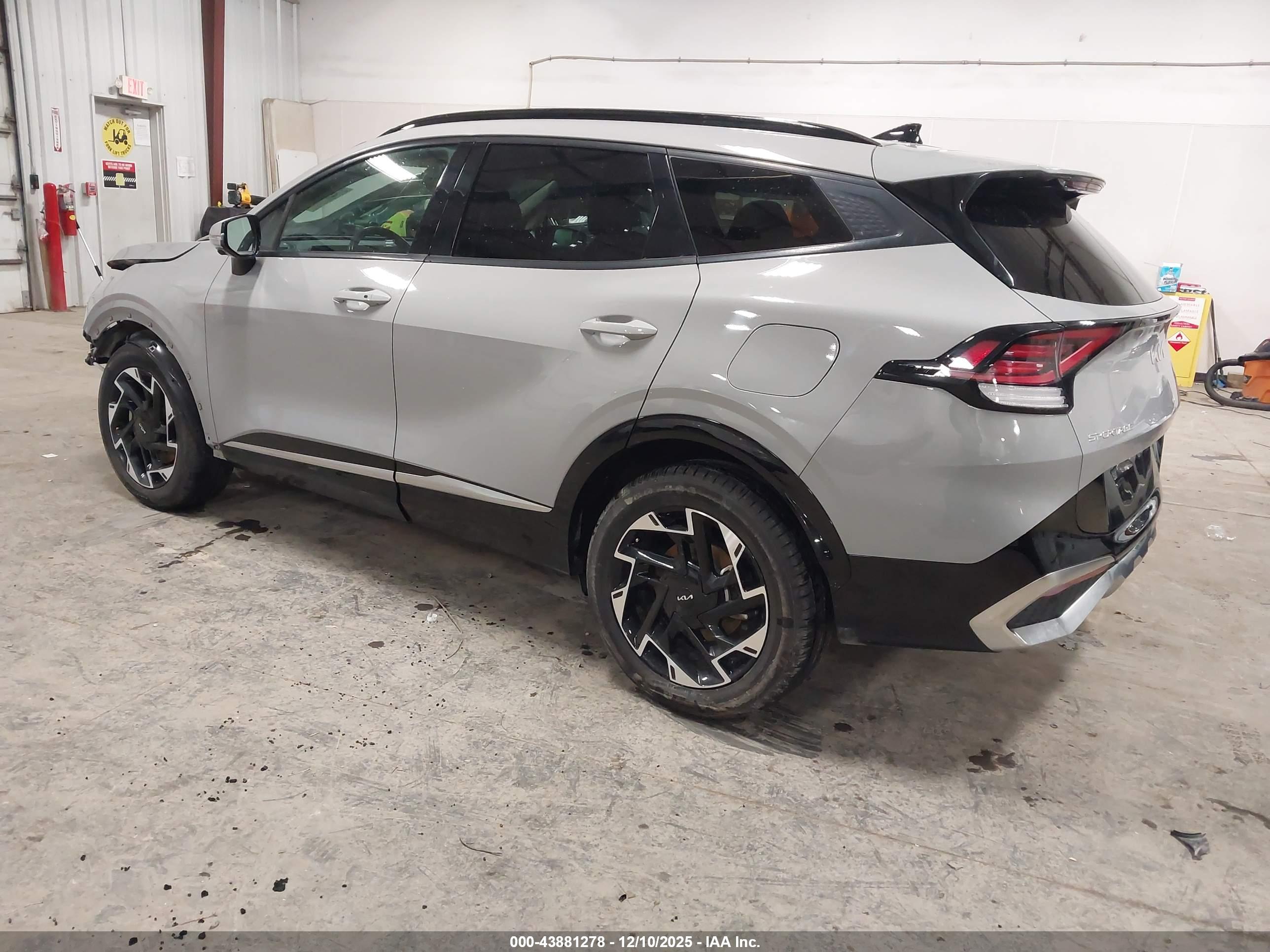 KIA SPORTAGE image 3