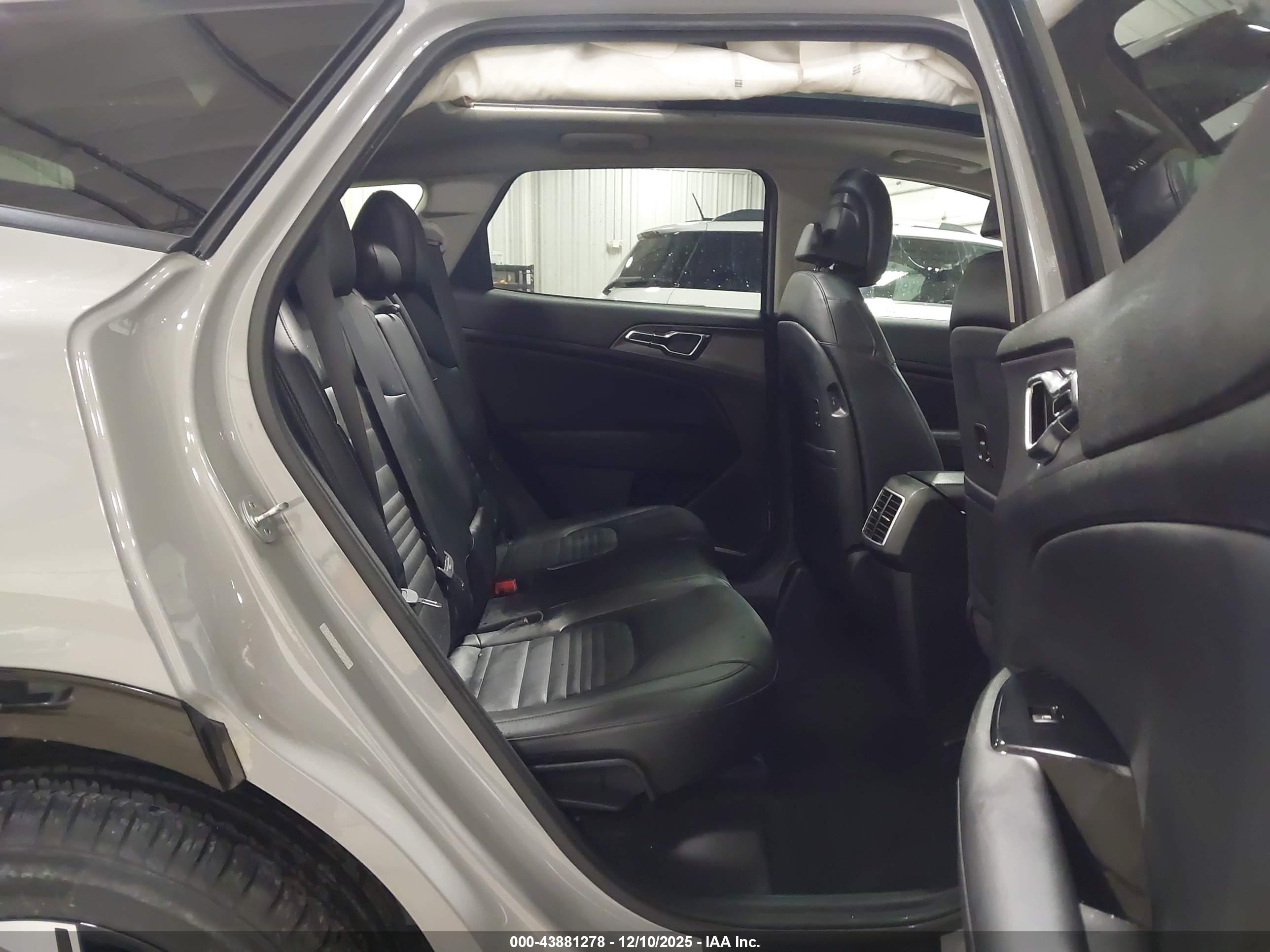 KIA SPORTAGE image 8