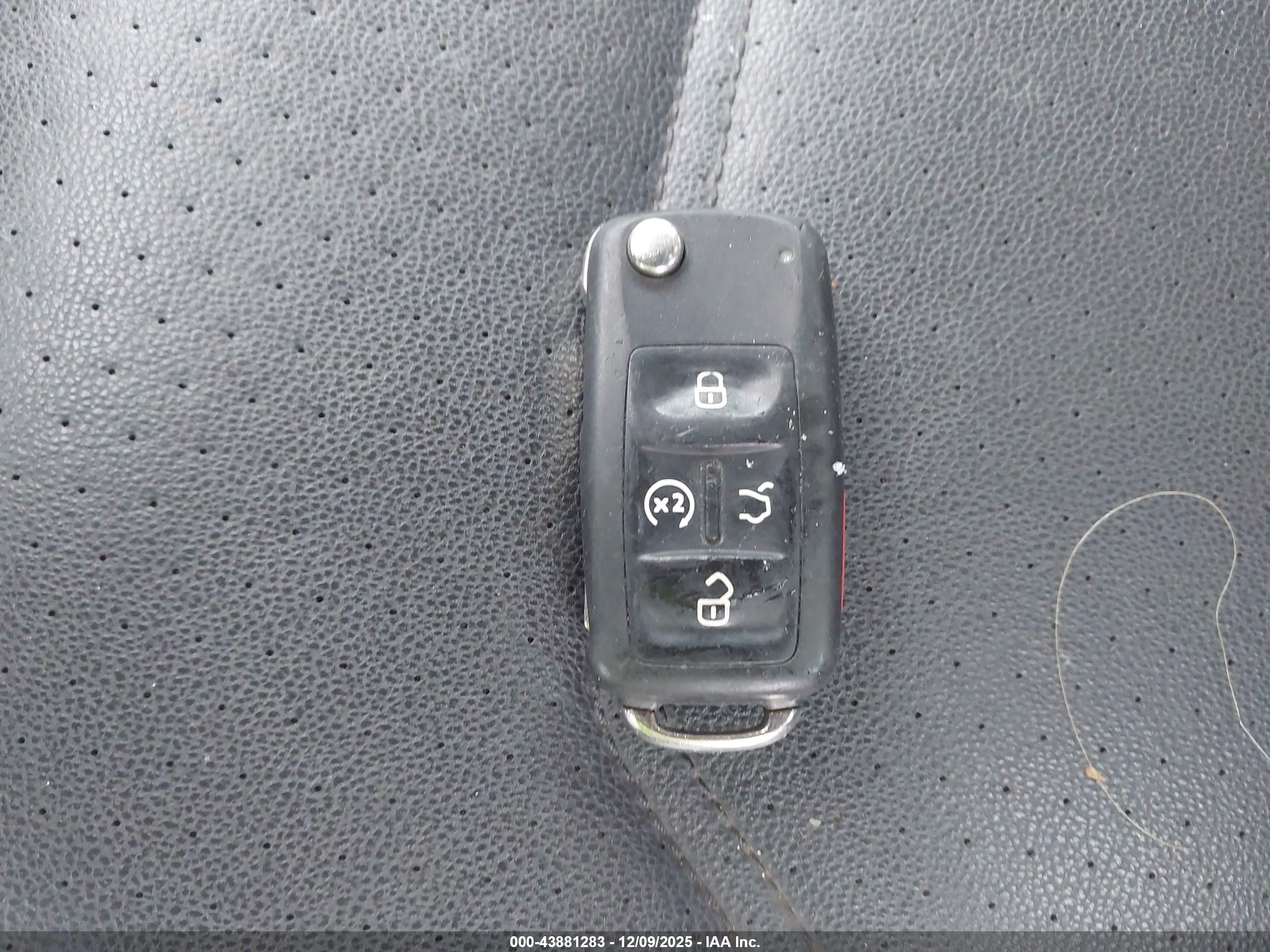 VOLKSWAGEN PASSAT image 11
