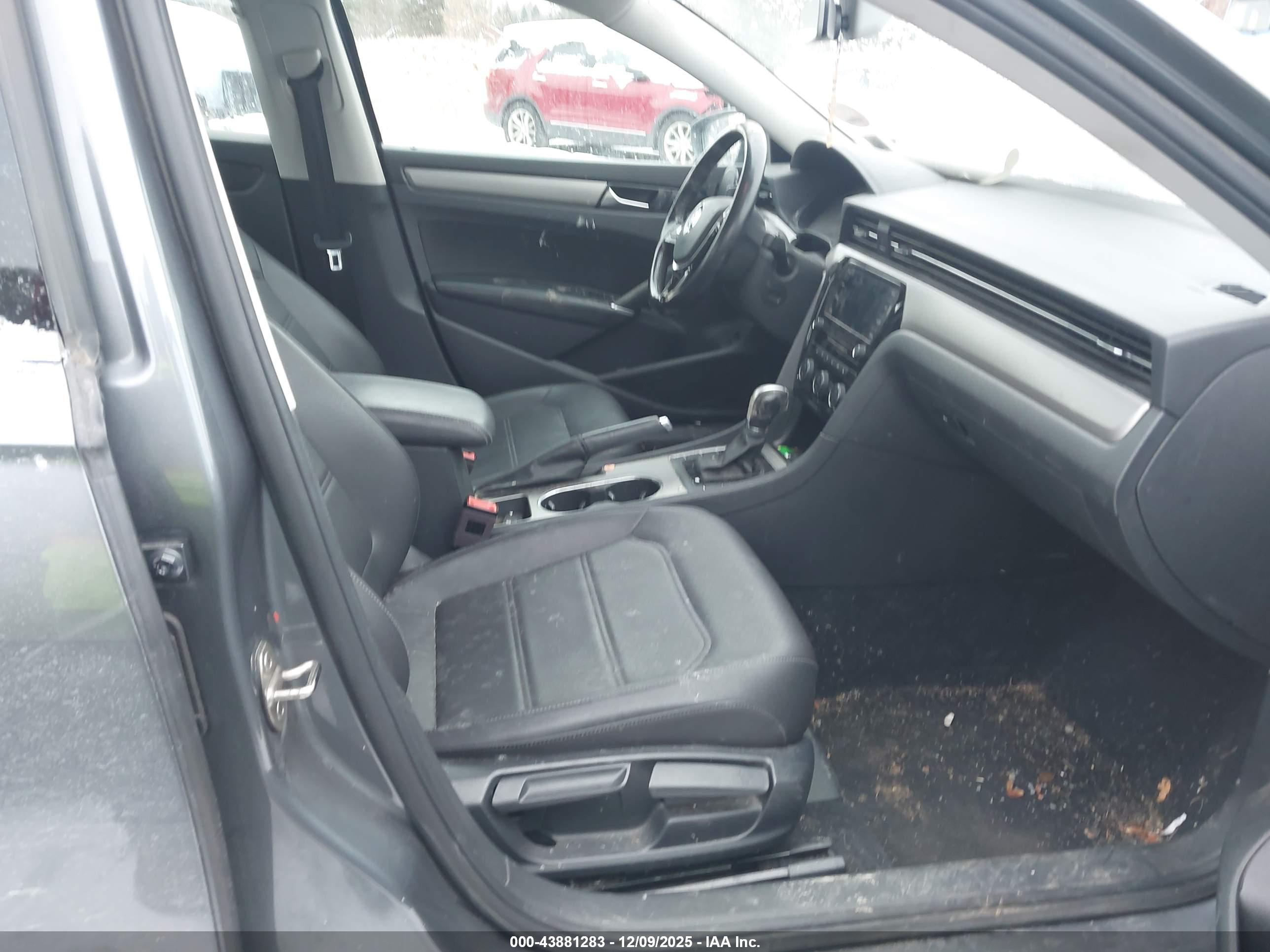 VOLKSWAGEN PASSAT image 5