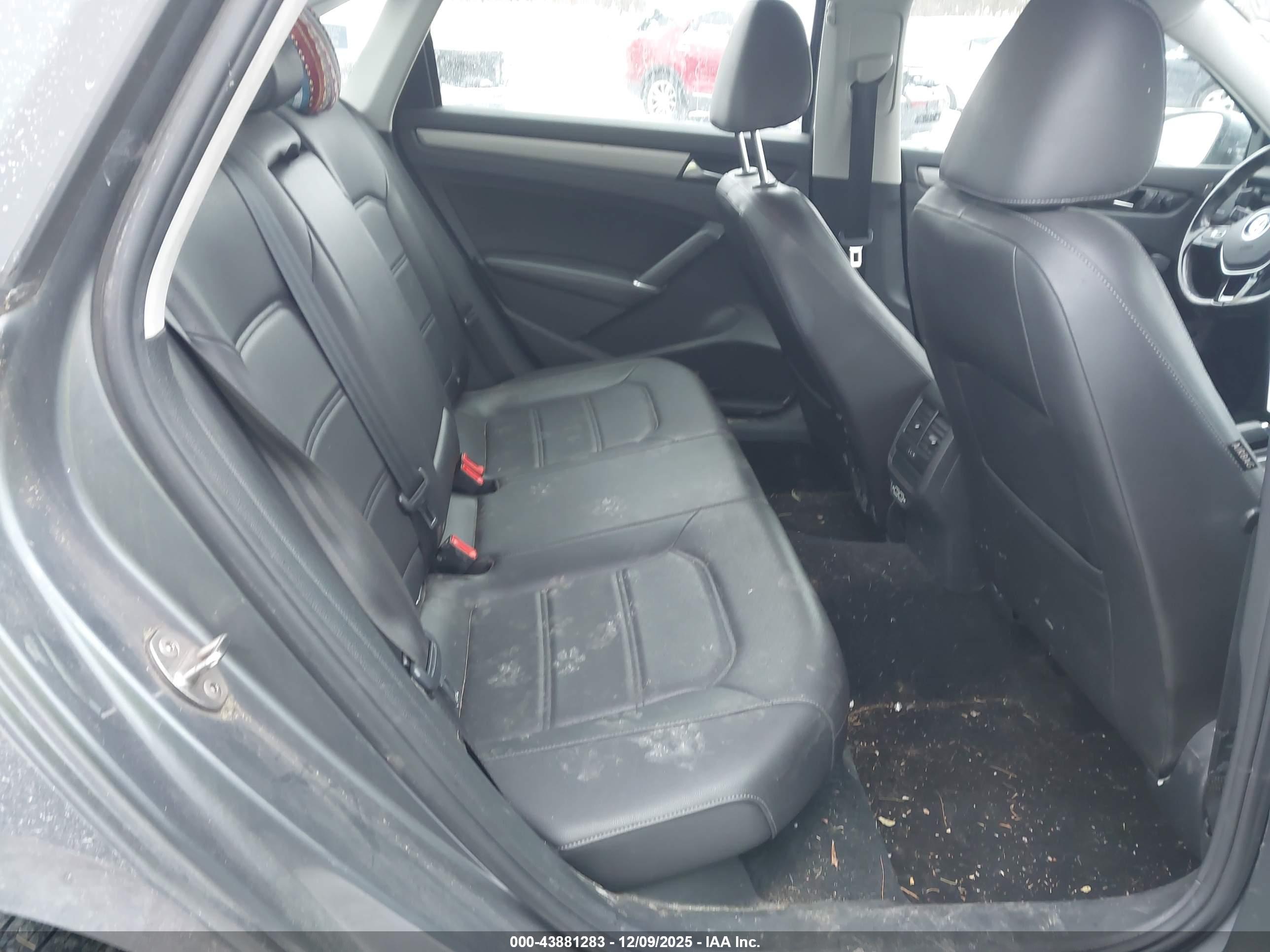 VOLKSWAGEN PASSAT image 8