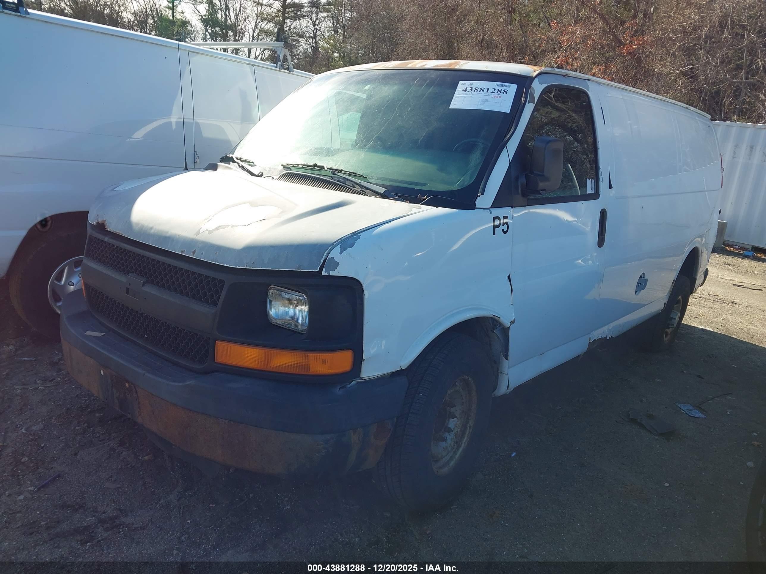 CHEVROLET EXPRESS image 2