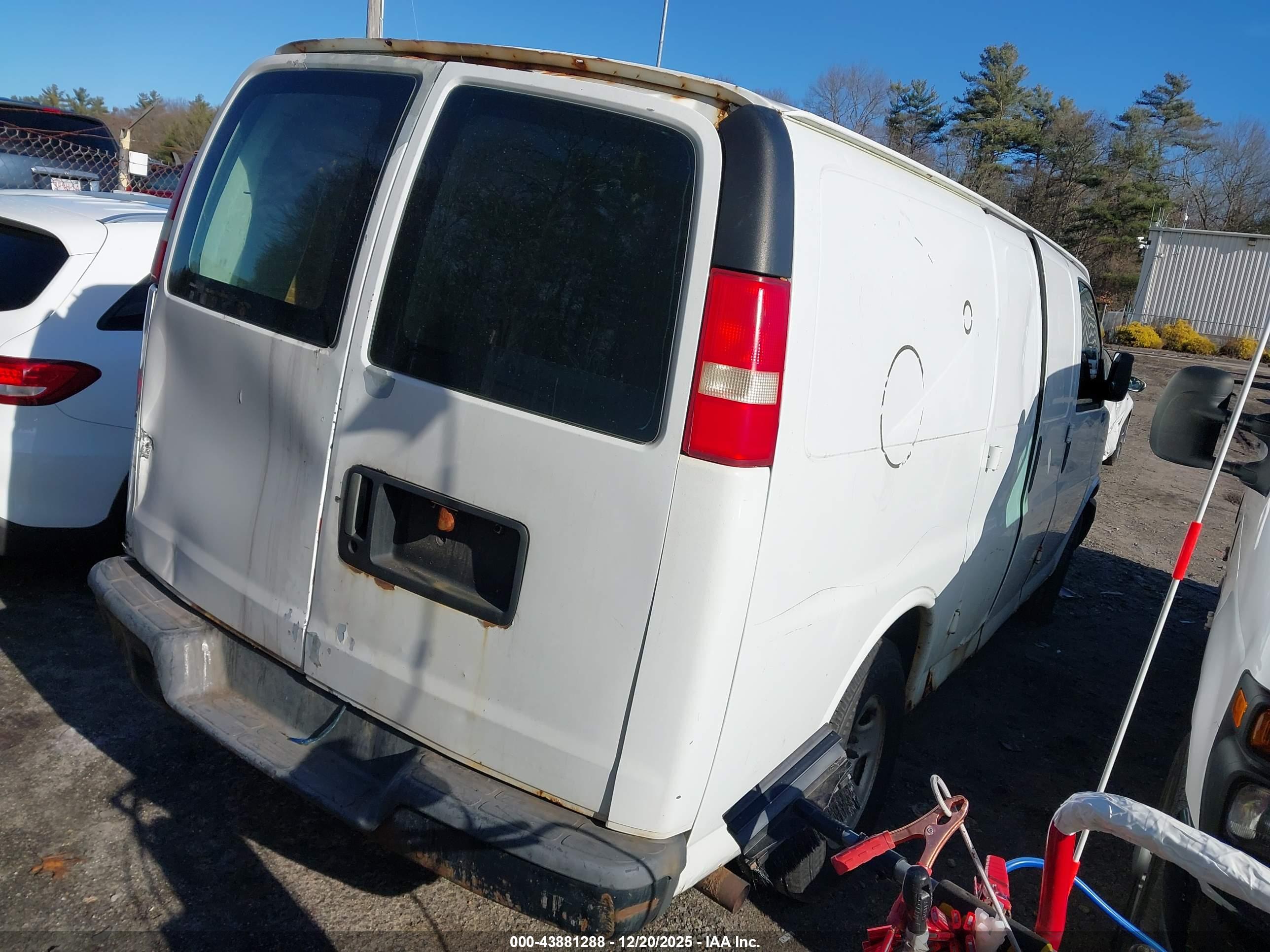 CHEVROLET EXPRESS image 4