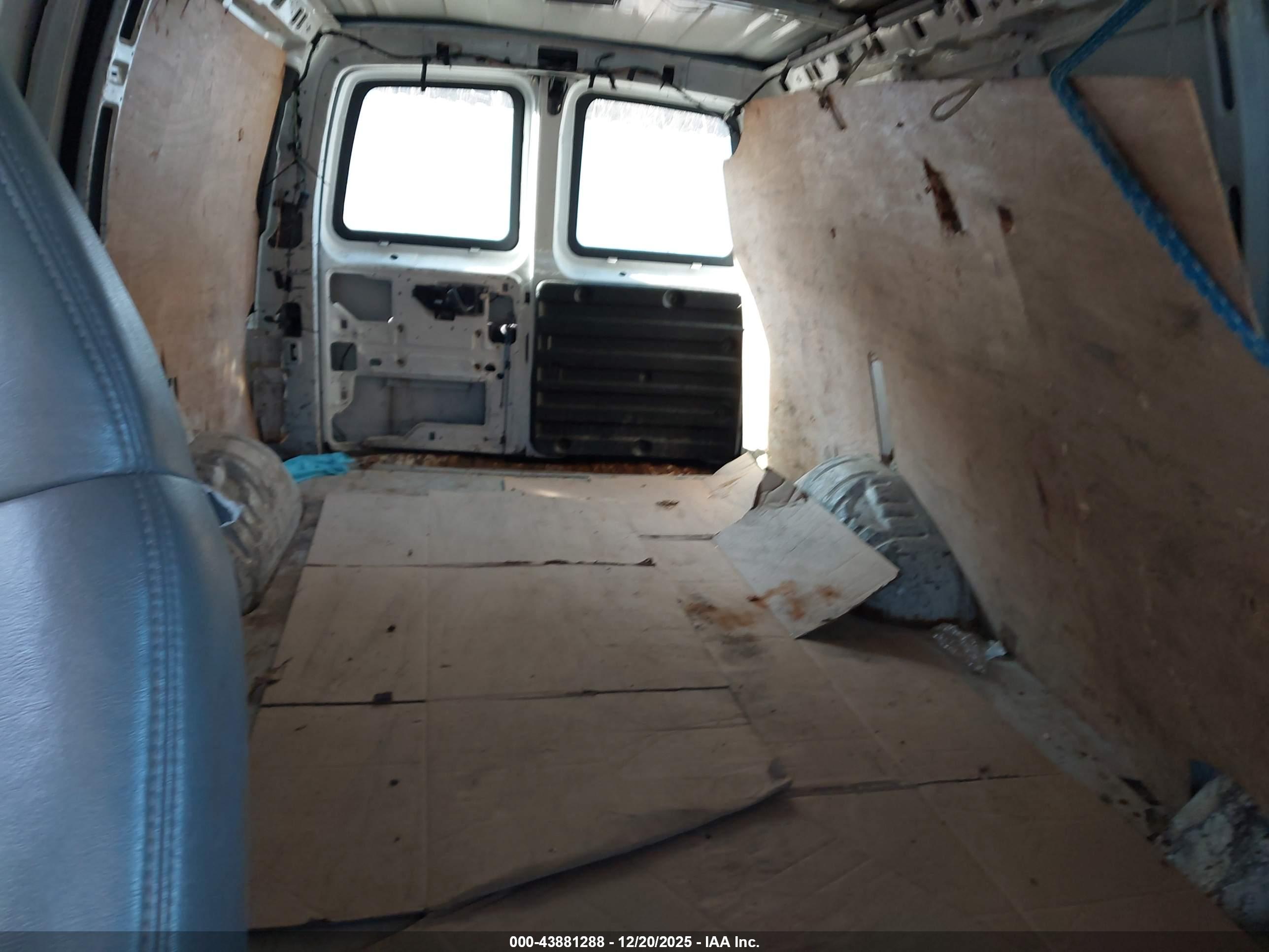 CHEVROLET EXPRESS image 8