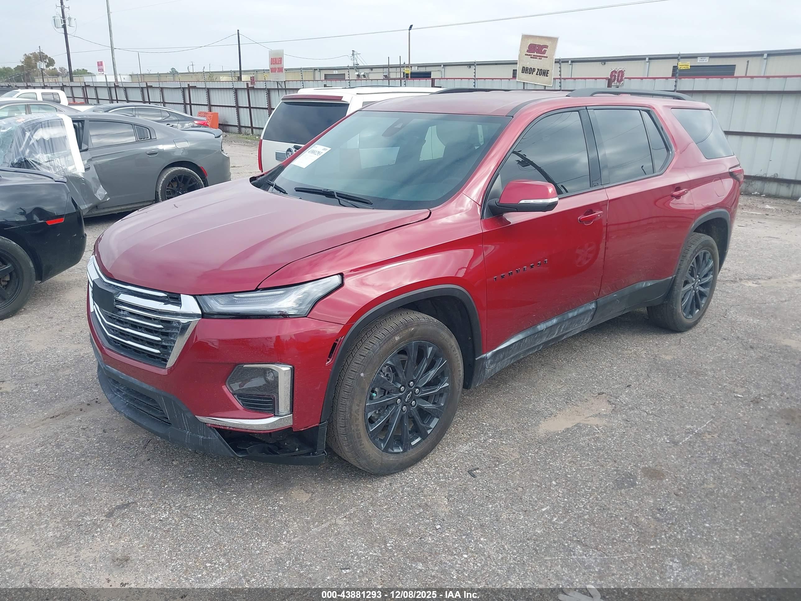 CHEVROLET TRAVERSE image 2