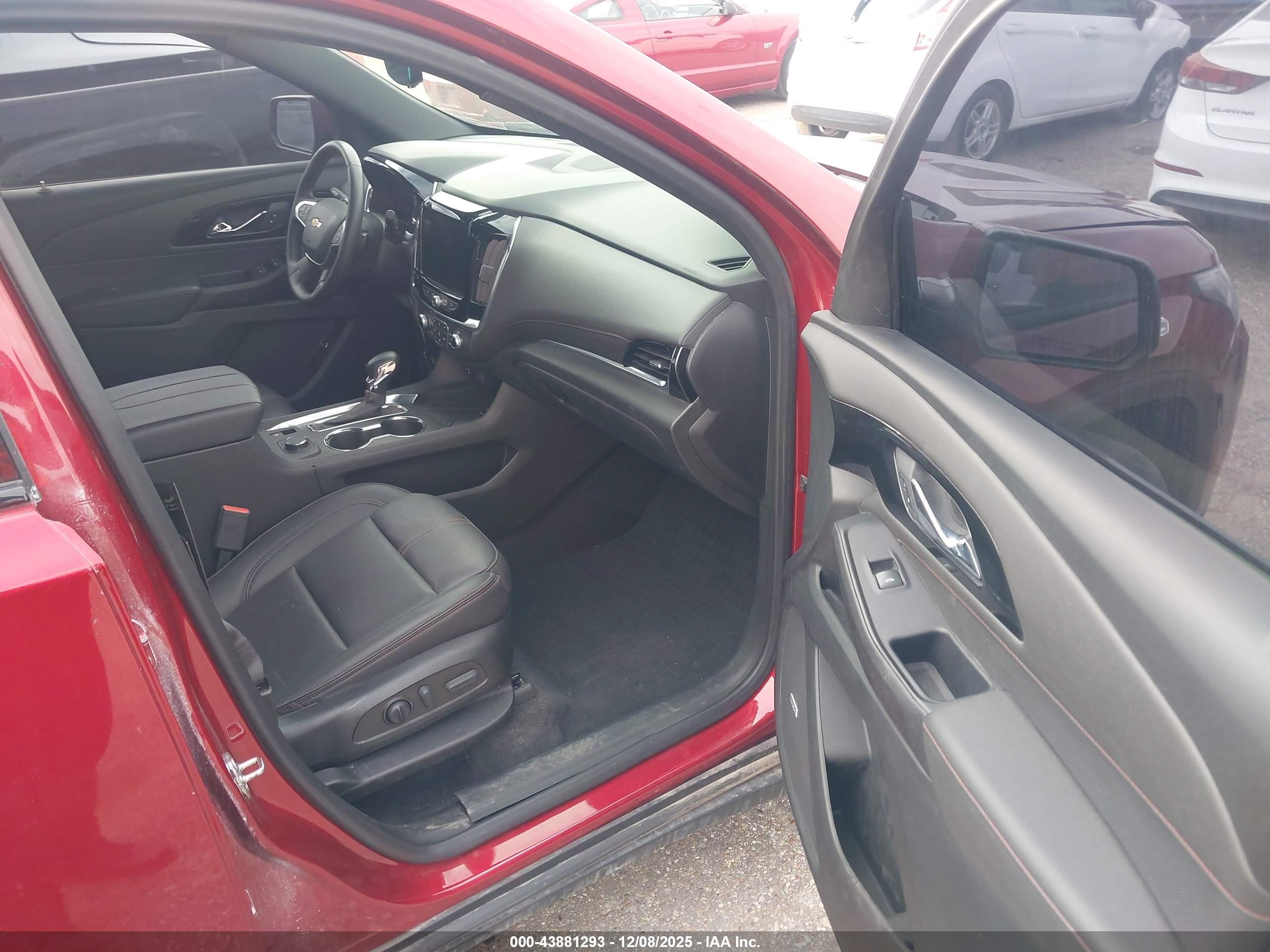 CHEVROLET TRAVERSE image 5