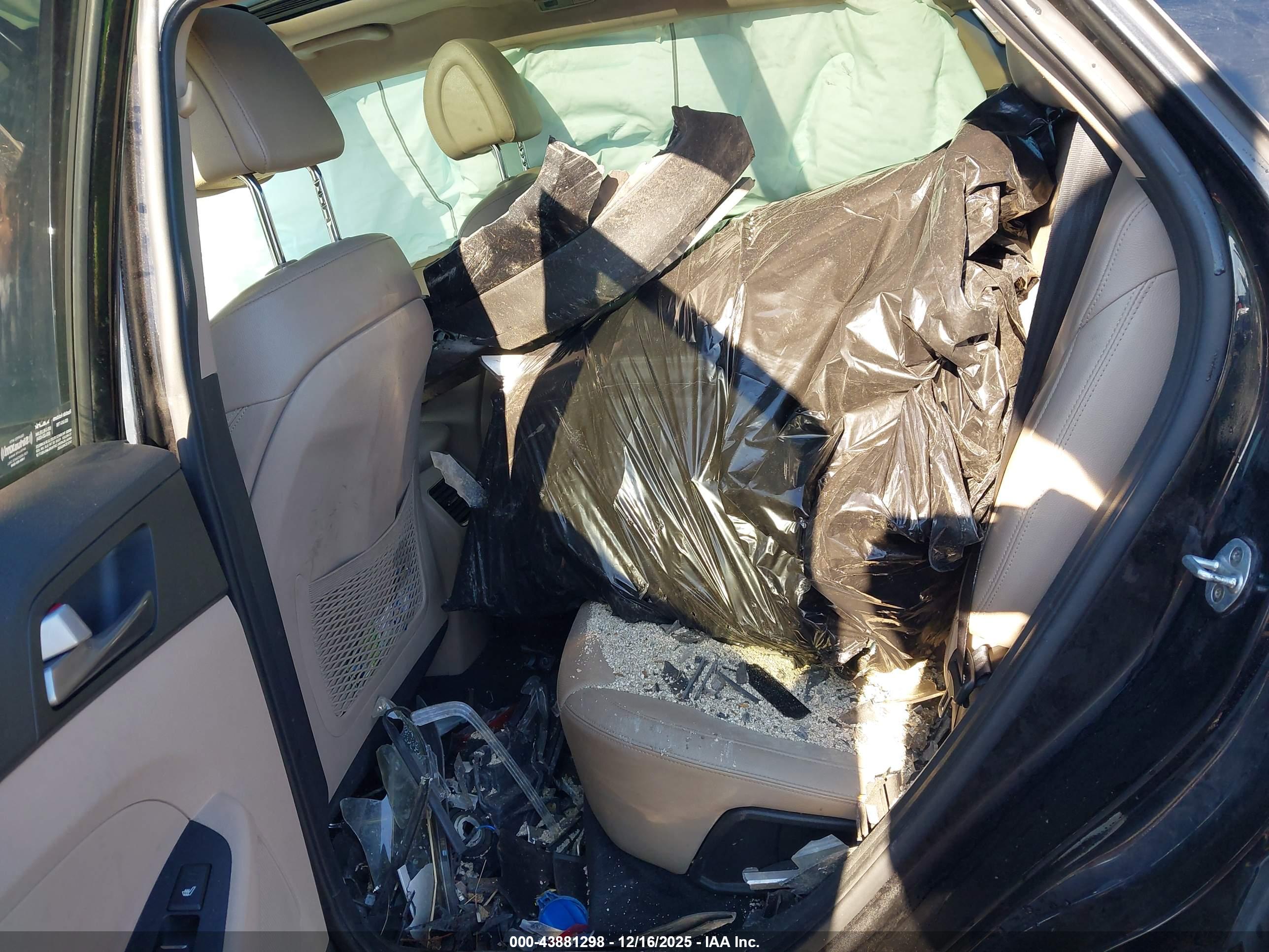 HYUNDAI TUCSON image 8