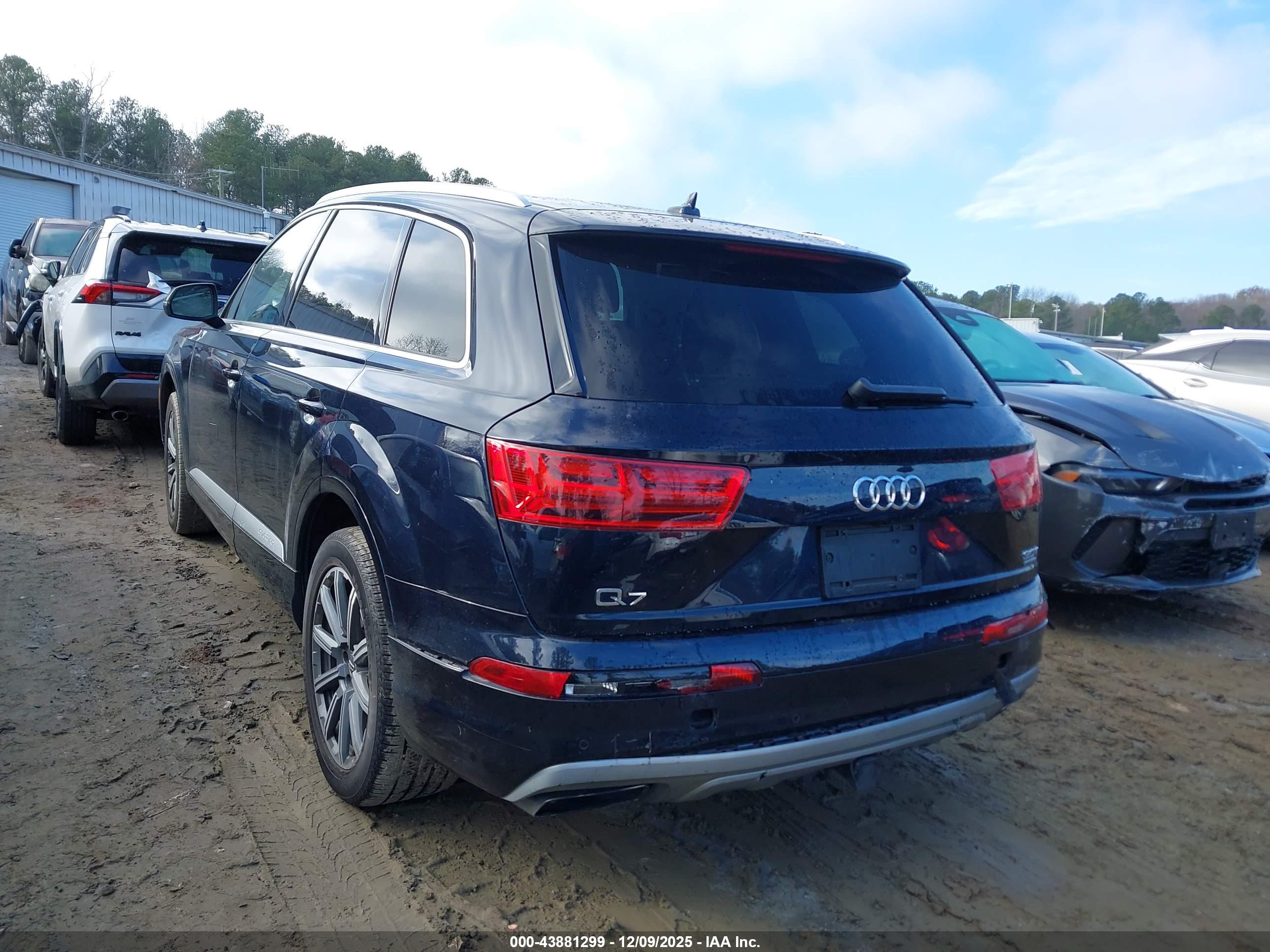 AUDI Q7 image 3