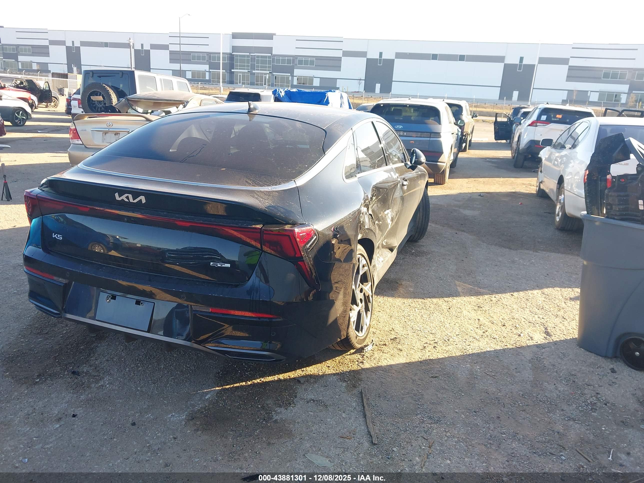 KIA K5 image 4