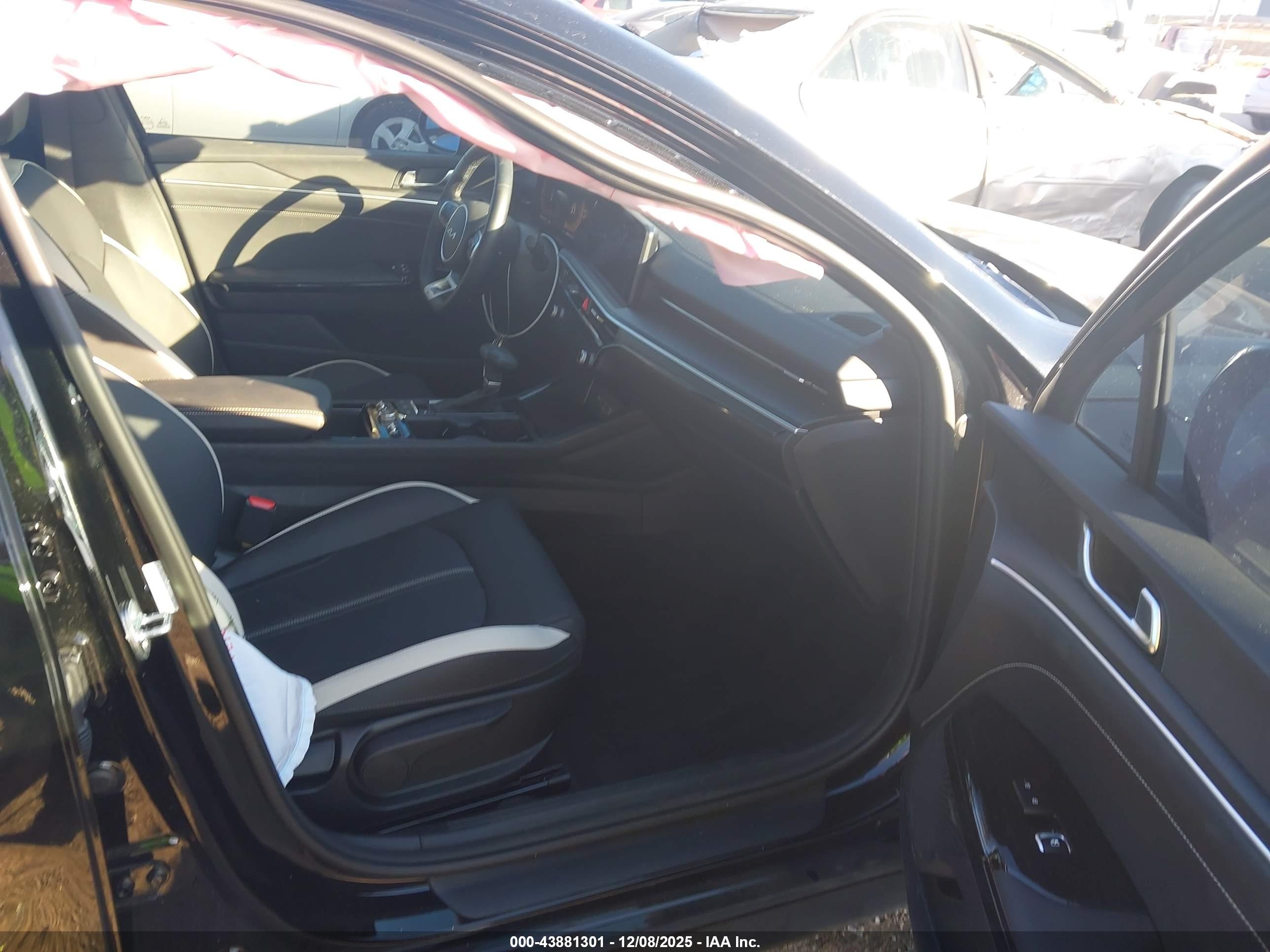 KIA K5 image 5