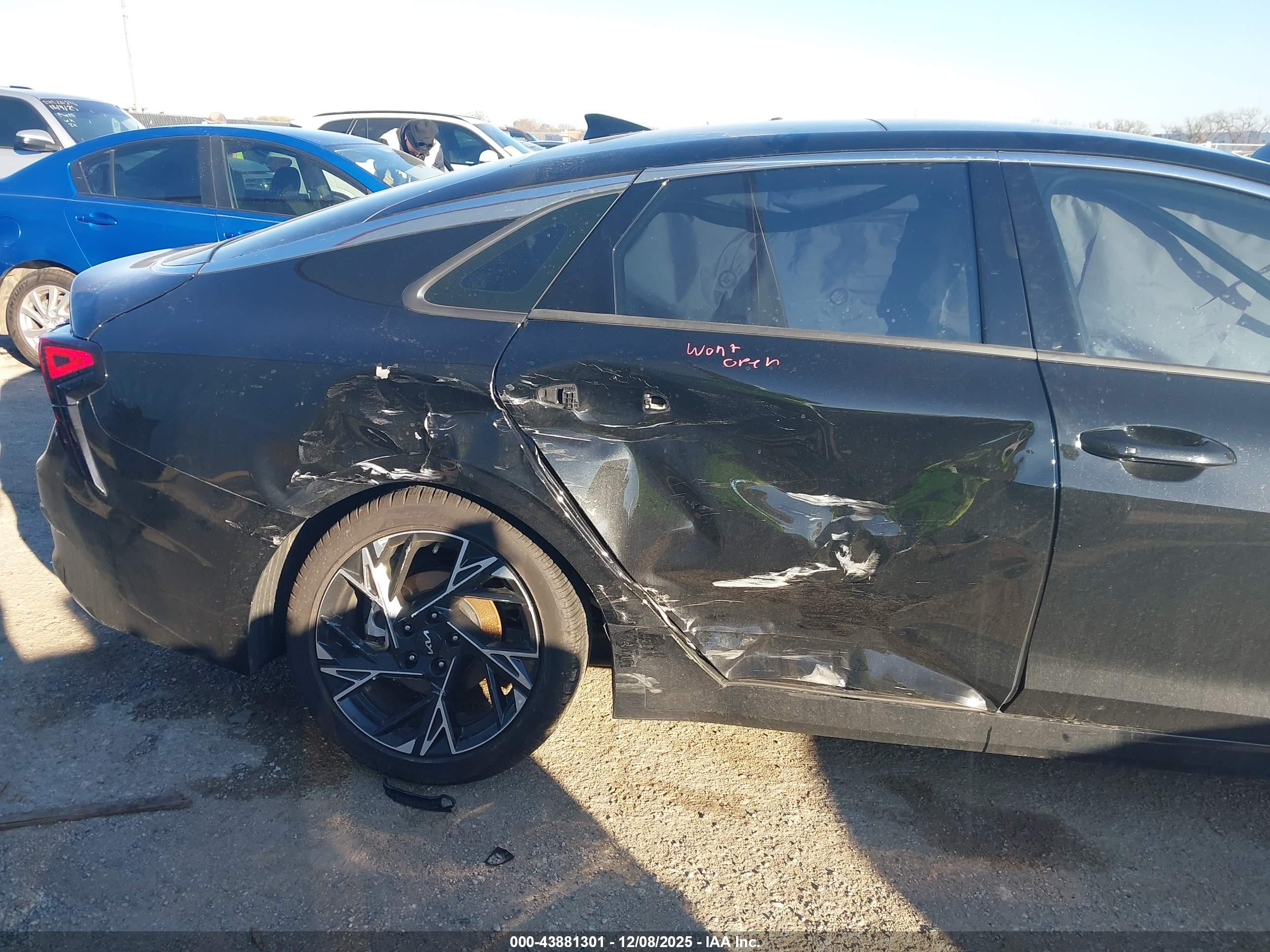 KIA K5 image 6
