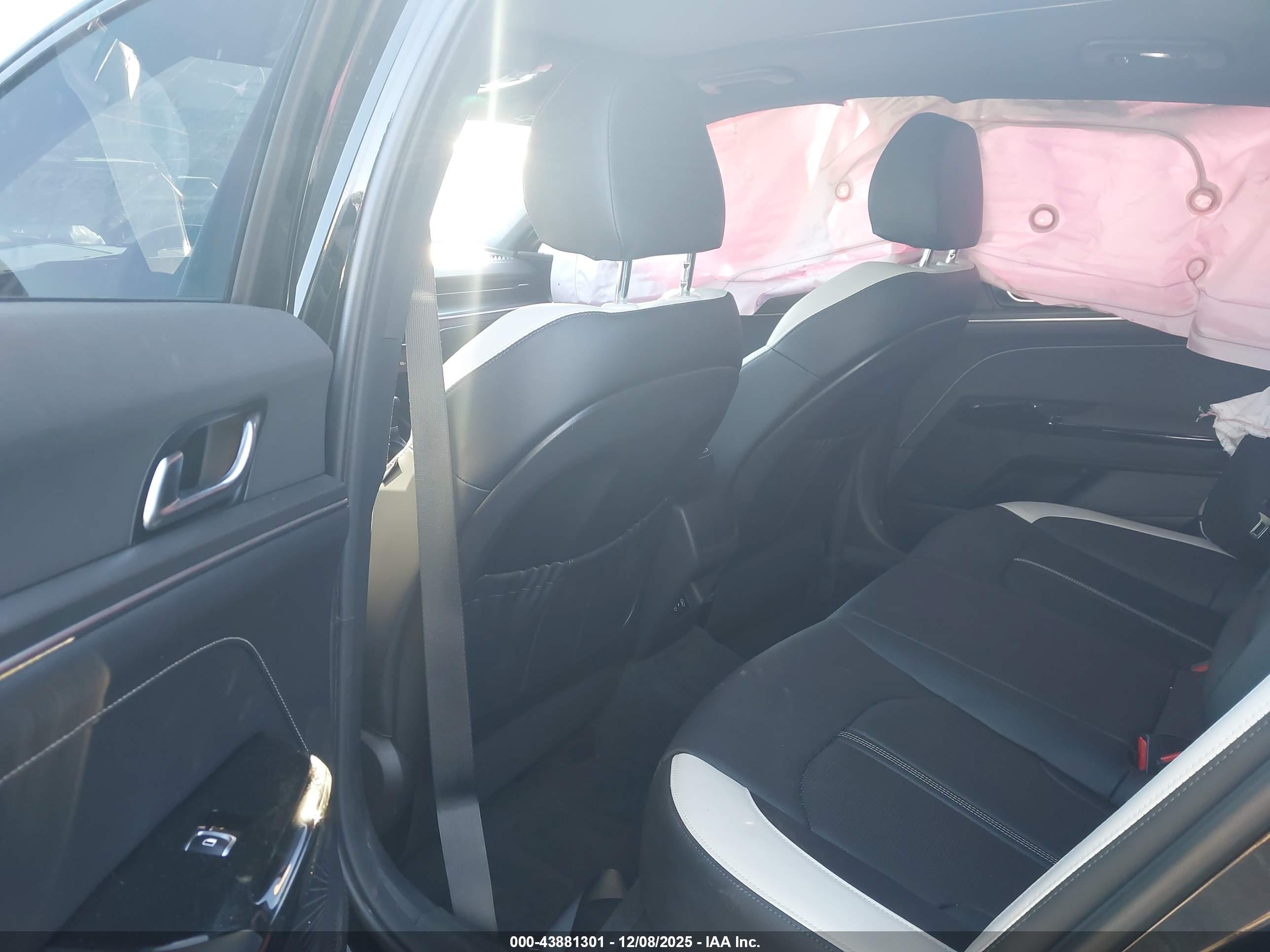 KIA K5 image 8