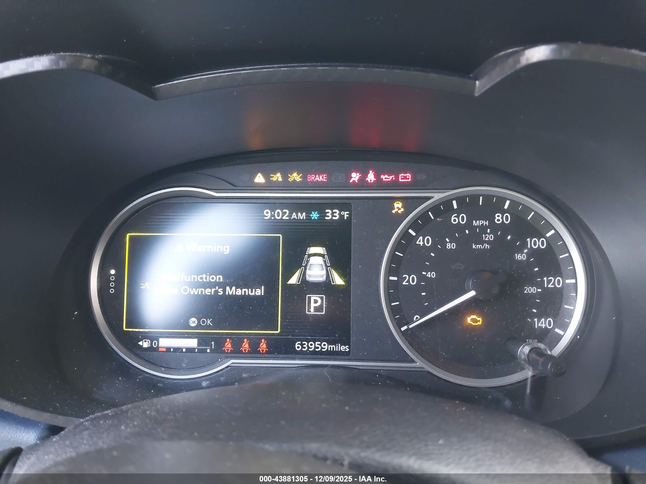 NISSAN VERSA image 7