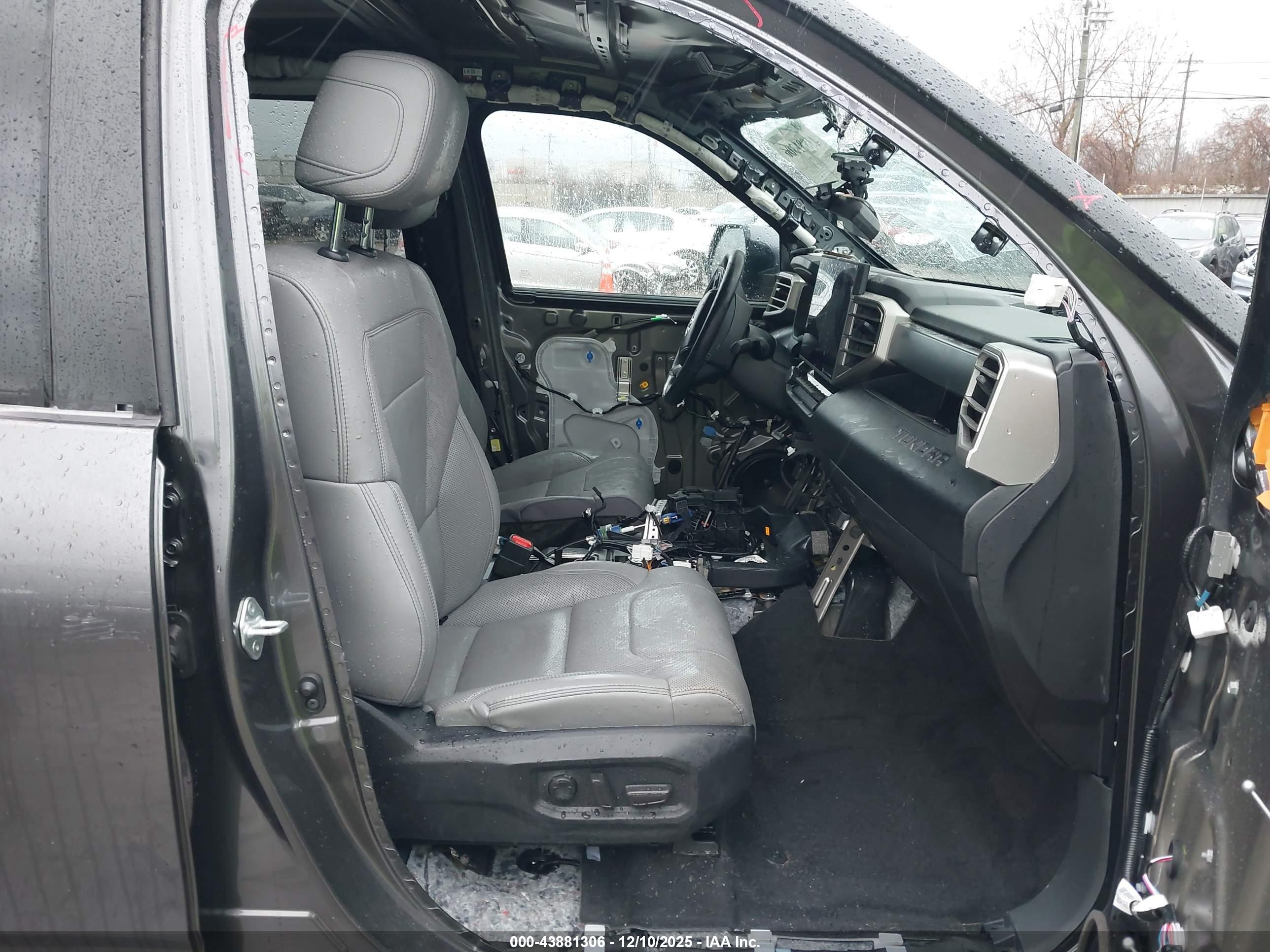TOYOTA TUNDRA image 5