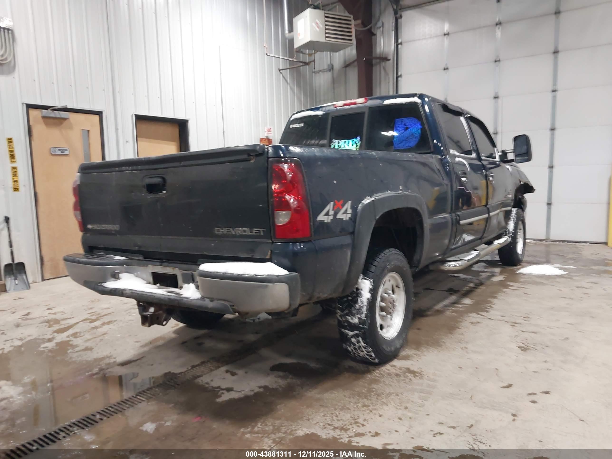 CHEVROLET SILVERADO image 4