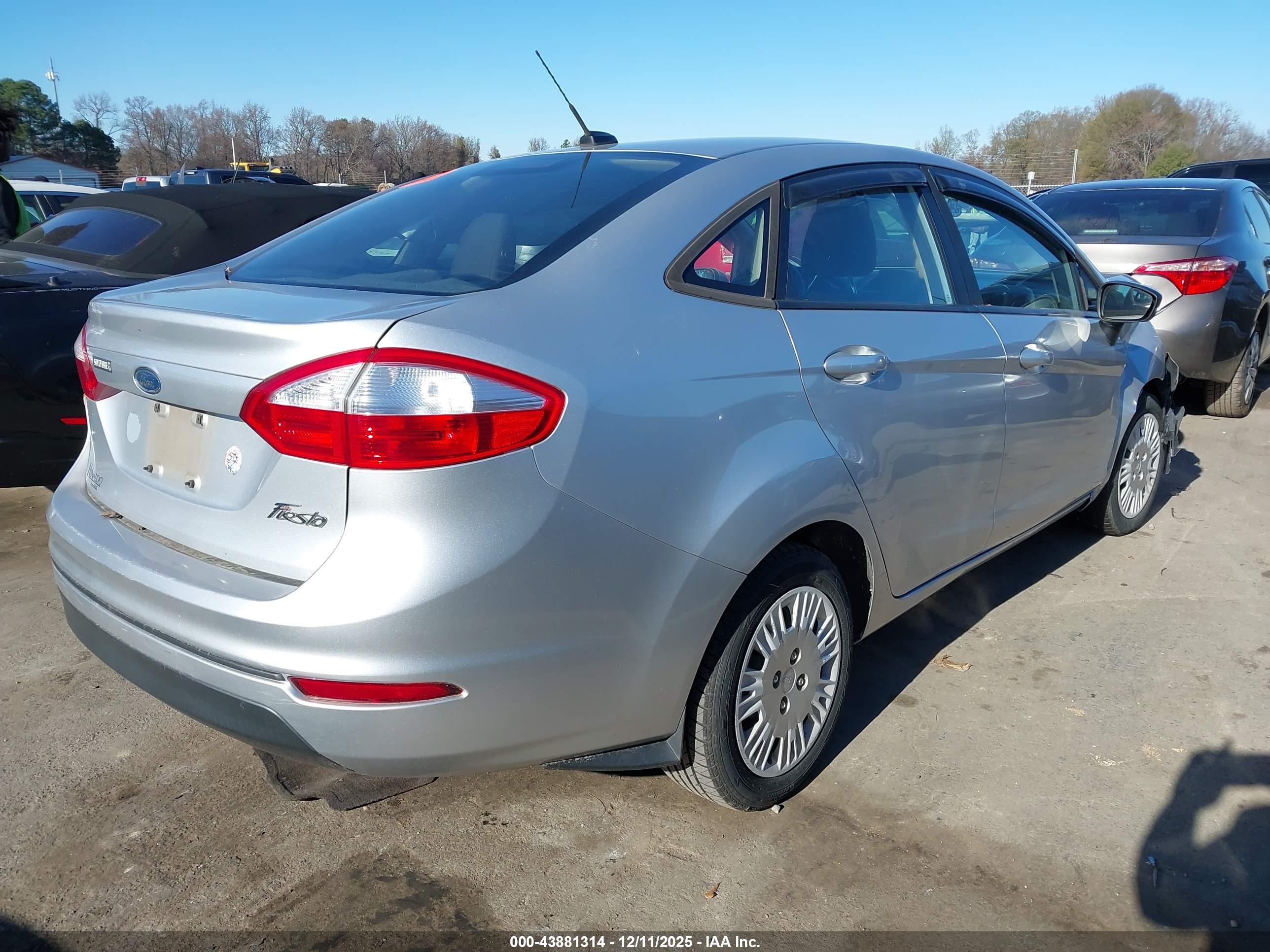 FORD FIESTA image 4