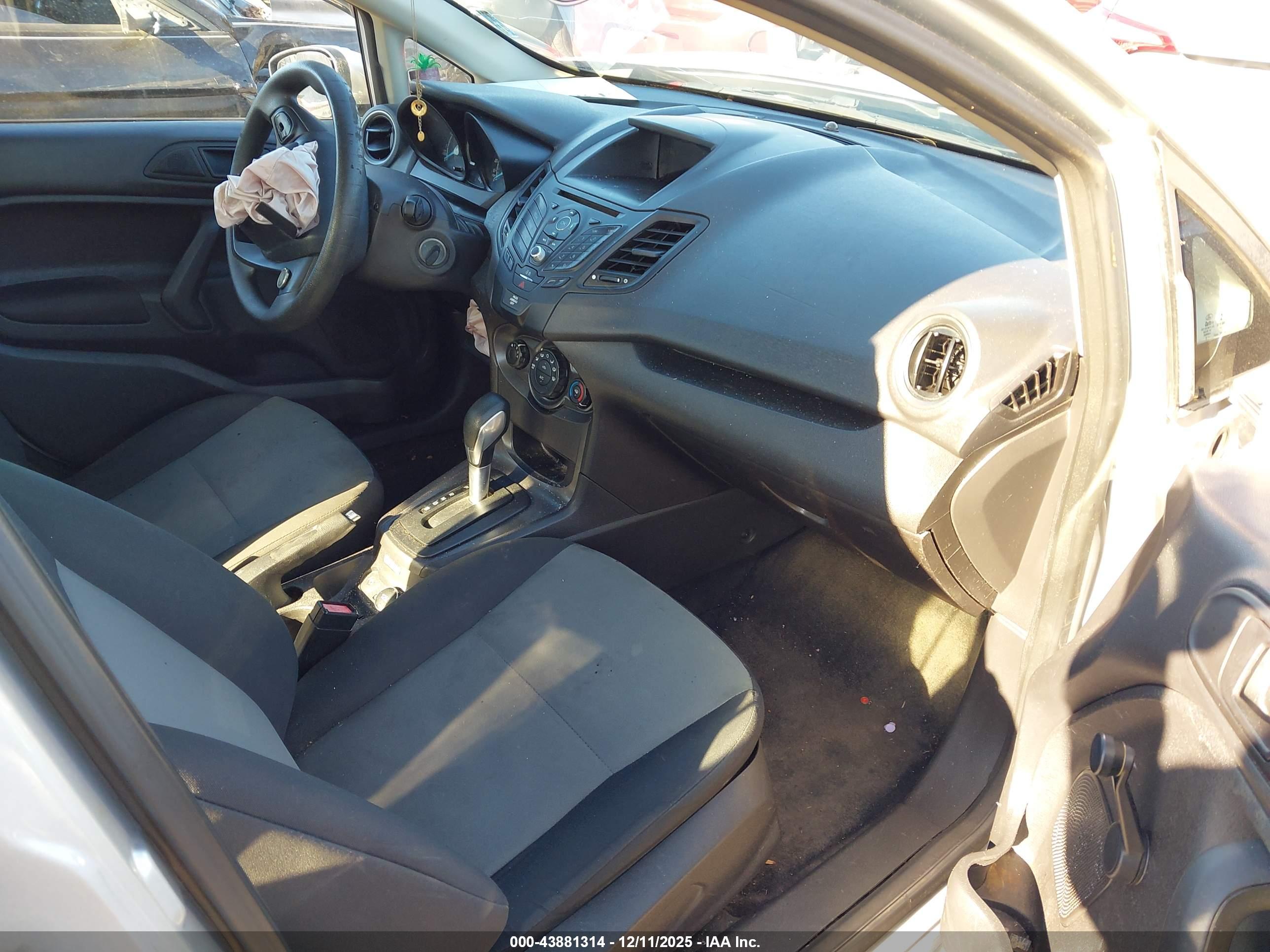 FORD FIESTA image 5