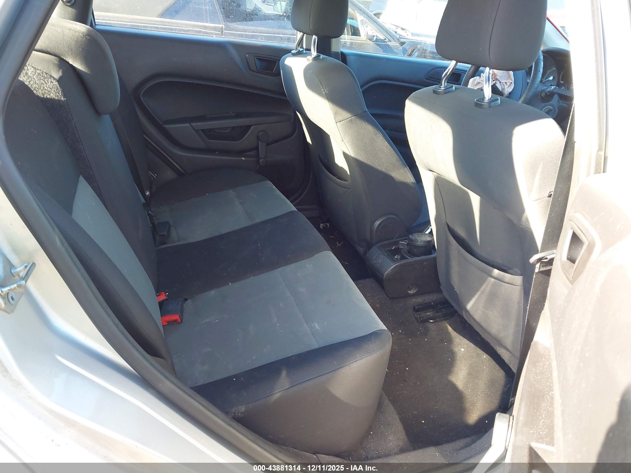 FORD FIESTA image 8