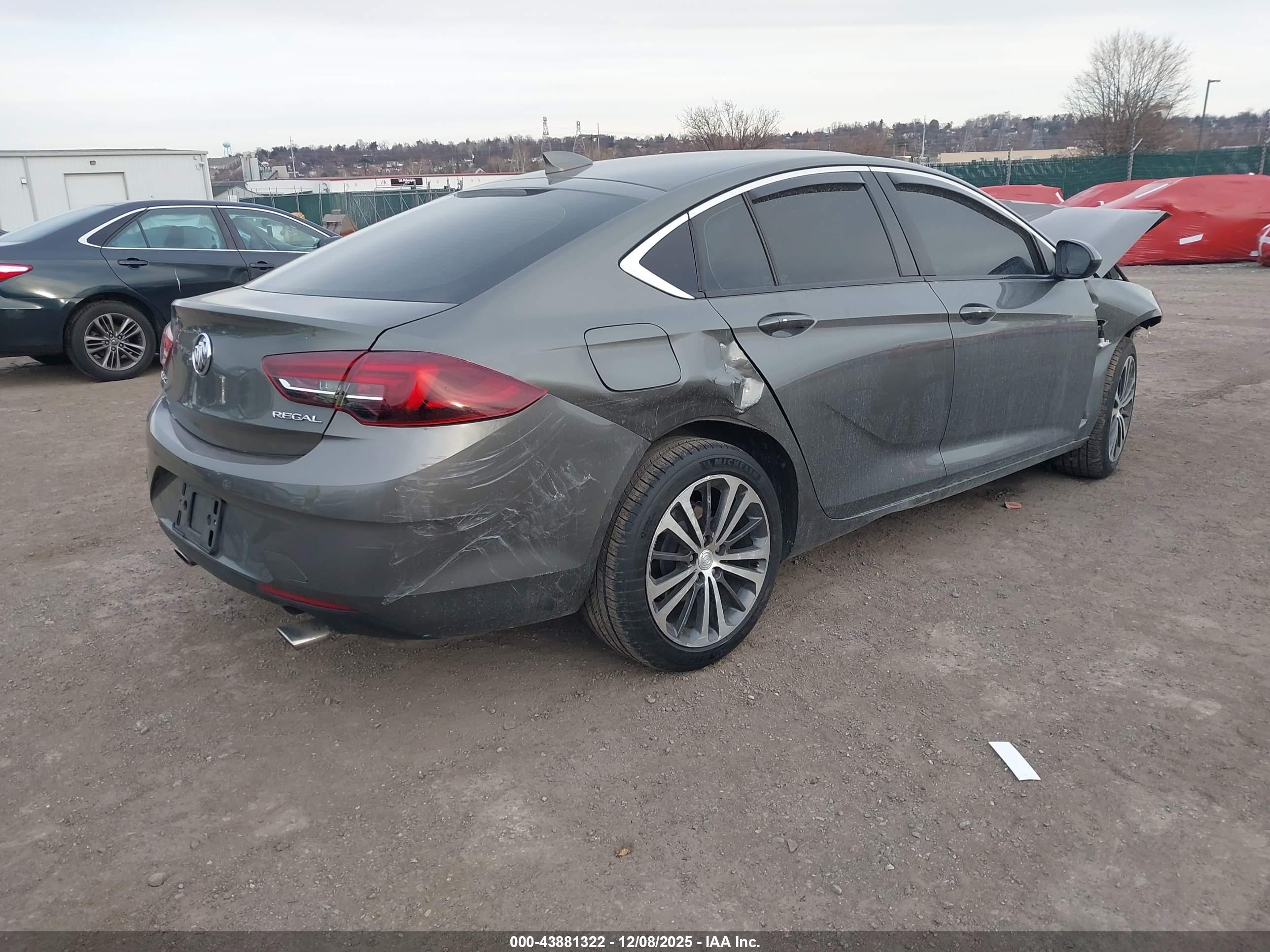 BUICK REGAL image 4
