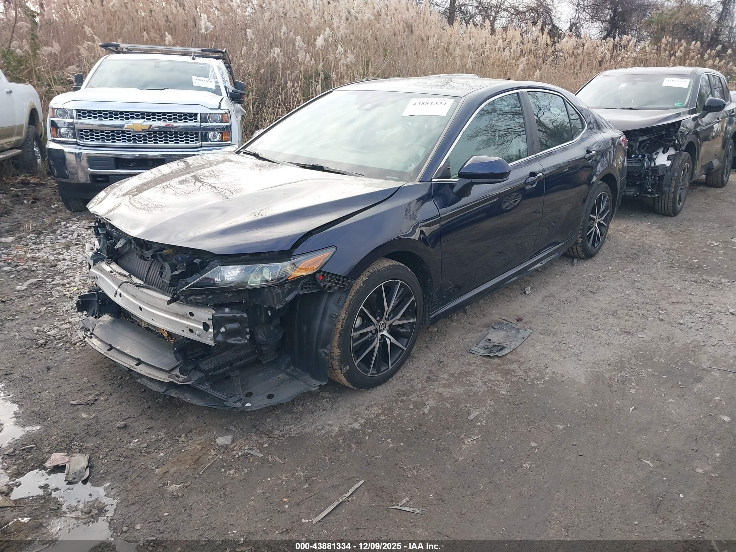 TOYOTA CAMRY image 2