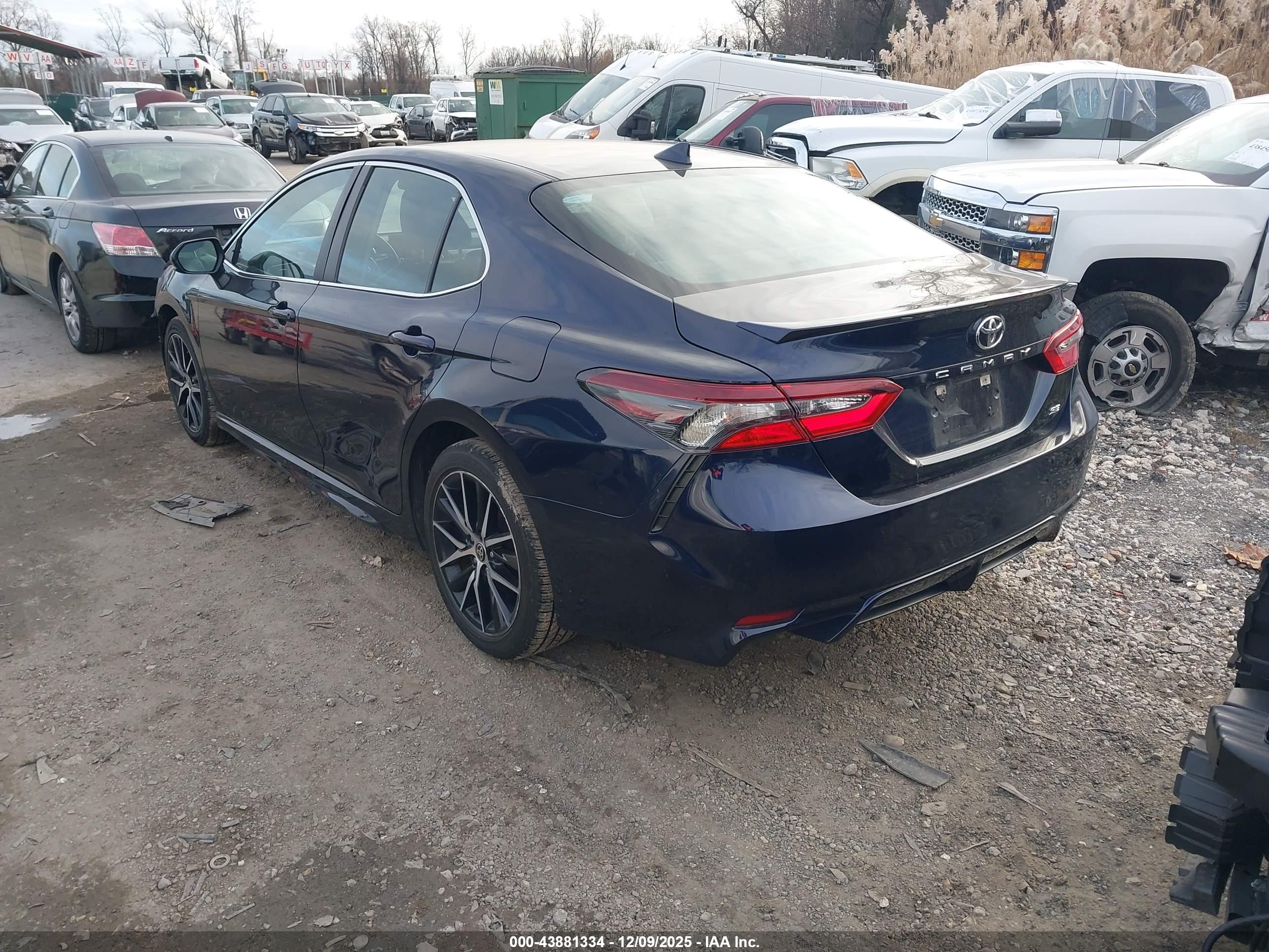 TOYOTA CAMRY image 3