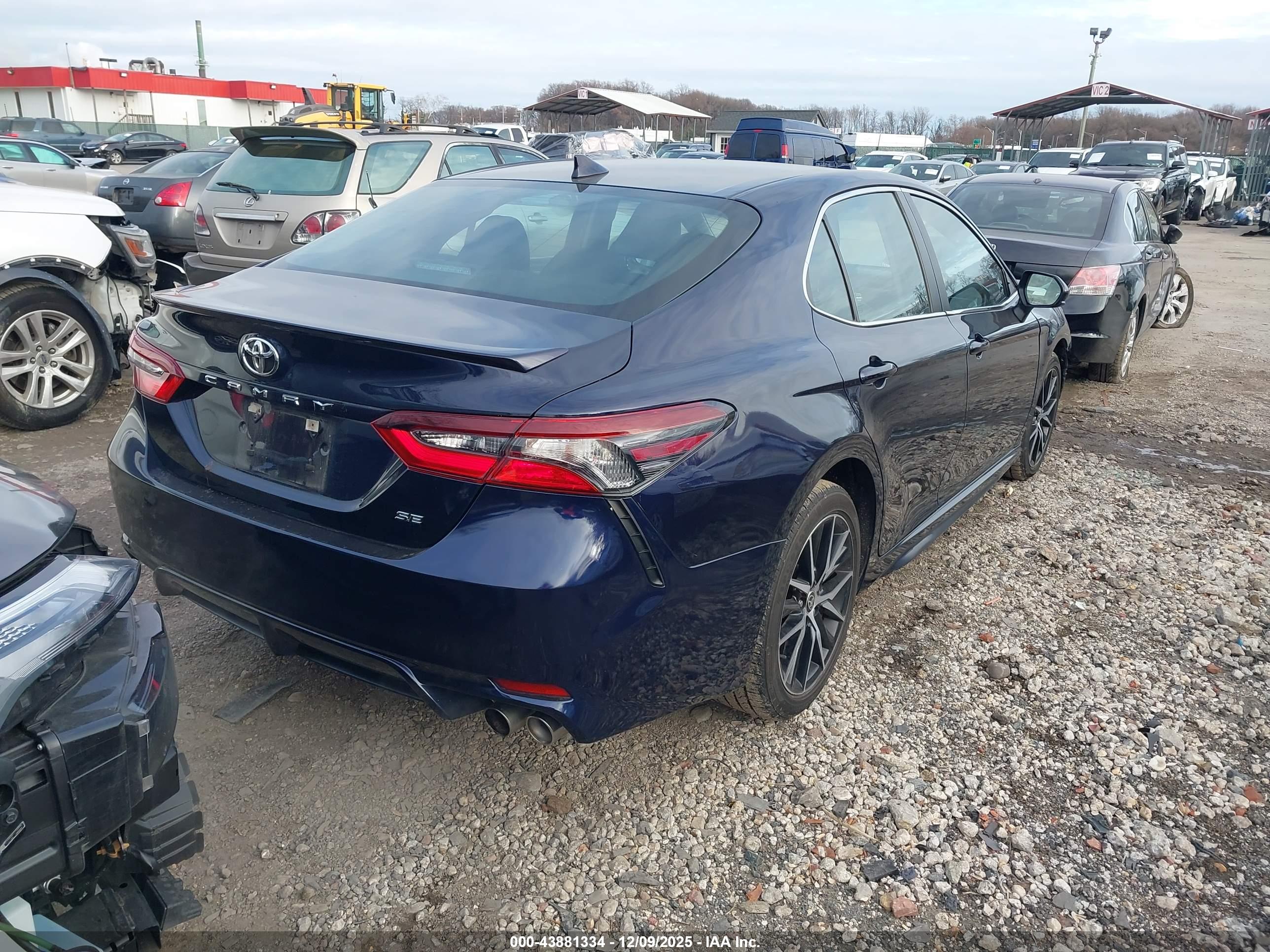 TOYOTA CAMRY image 4