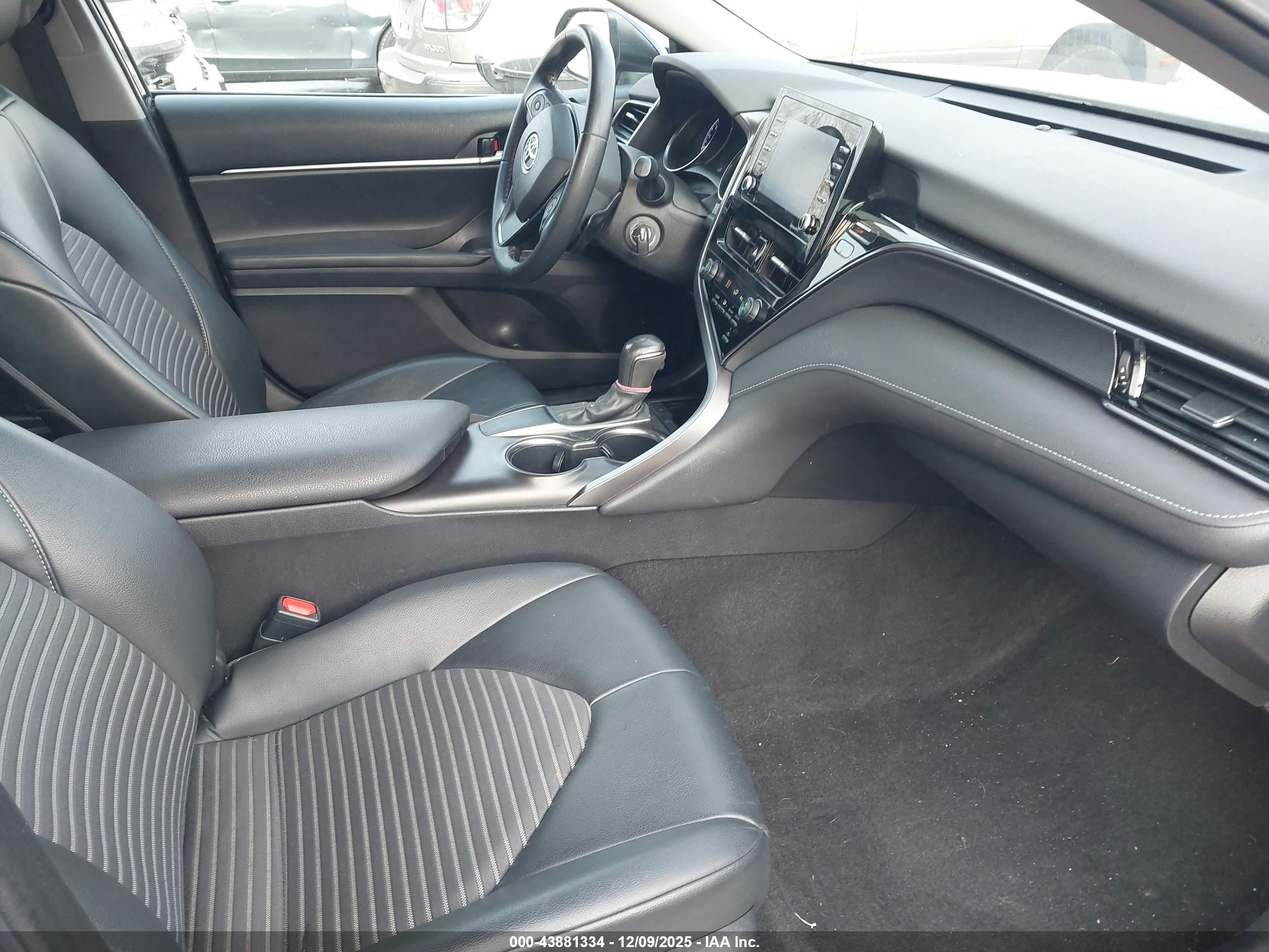 TOYOTA CAMRY image 5