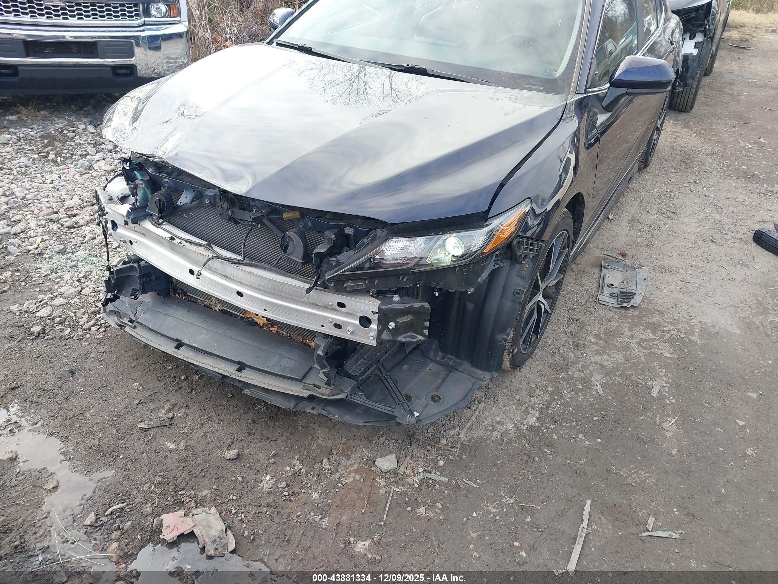 TOYOTA CAMRY image 6