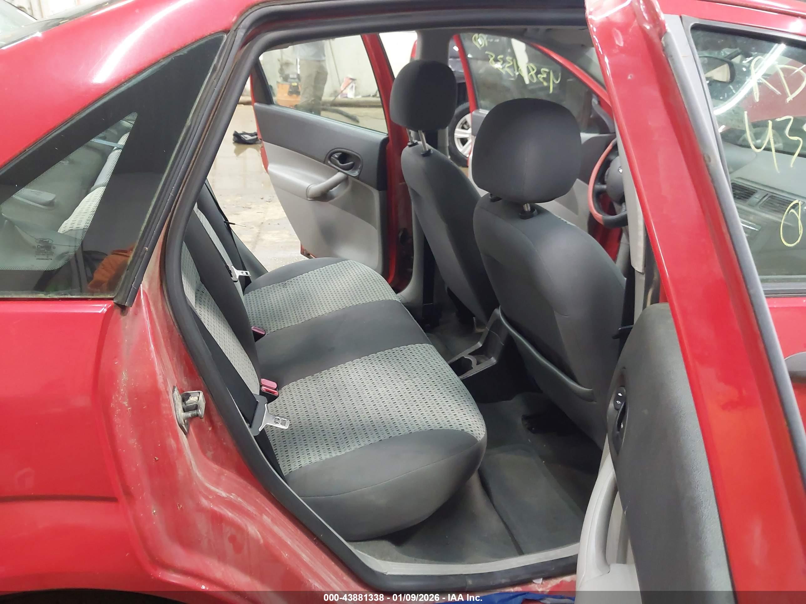 FORD FOCUS image 8