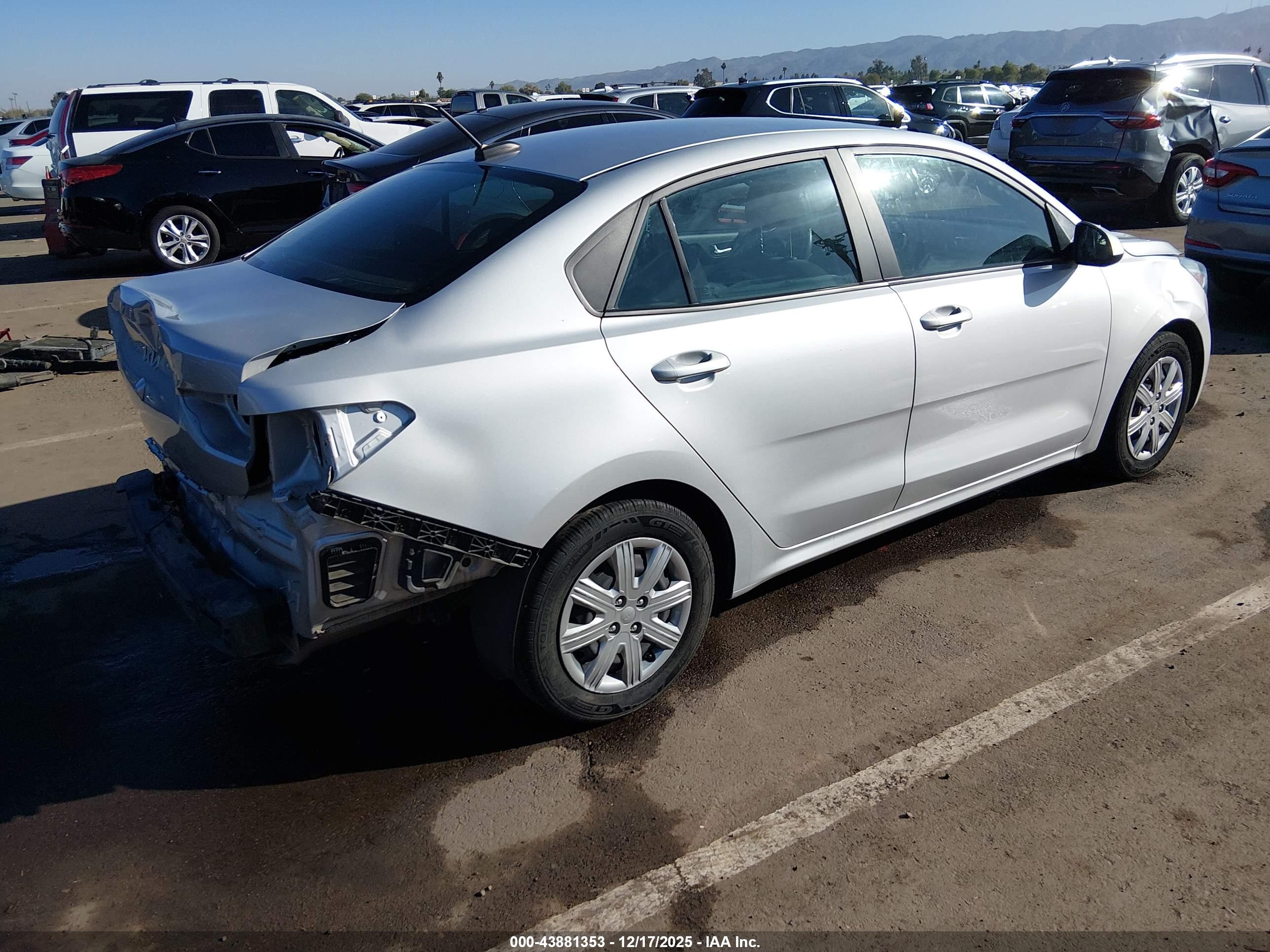 KIA RIO image 4