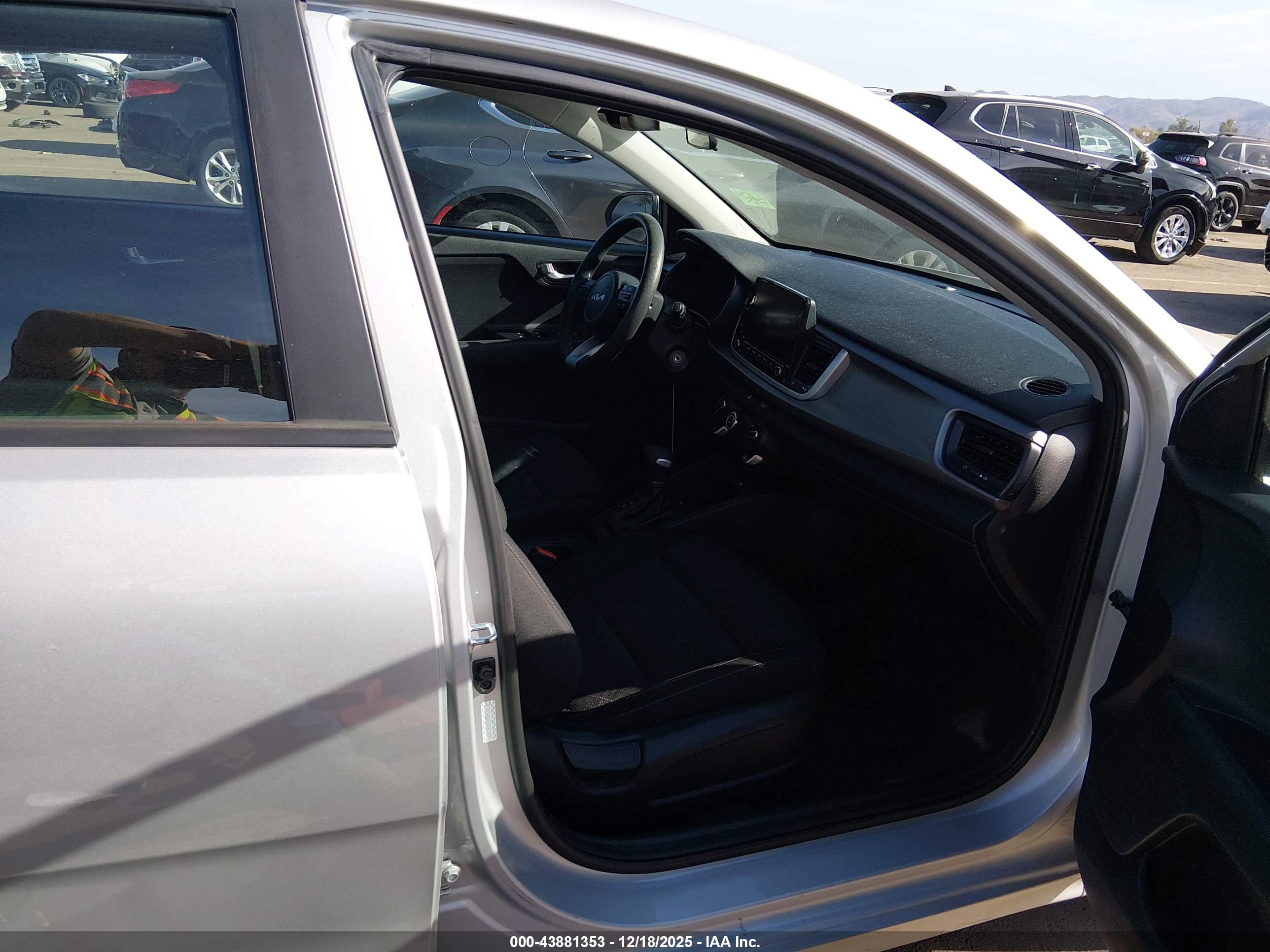 KIA RIO image 5