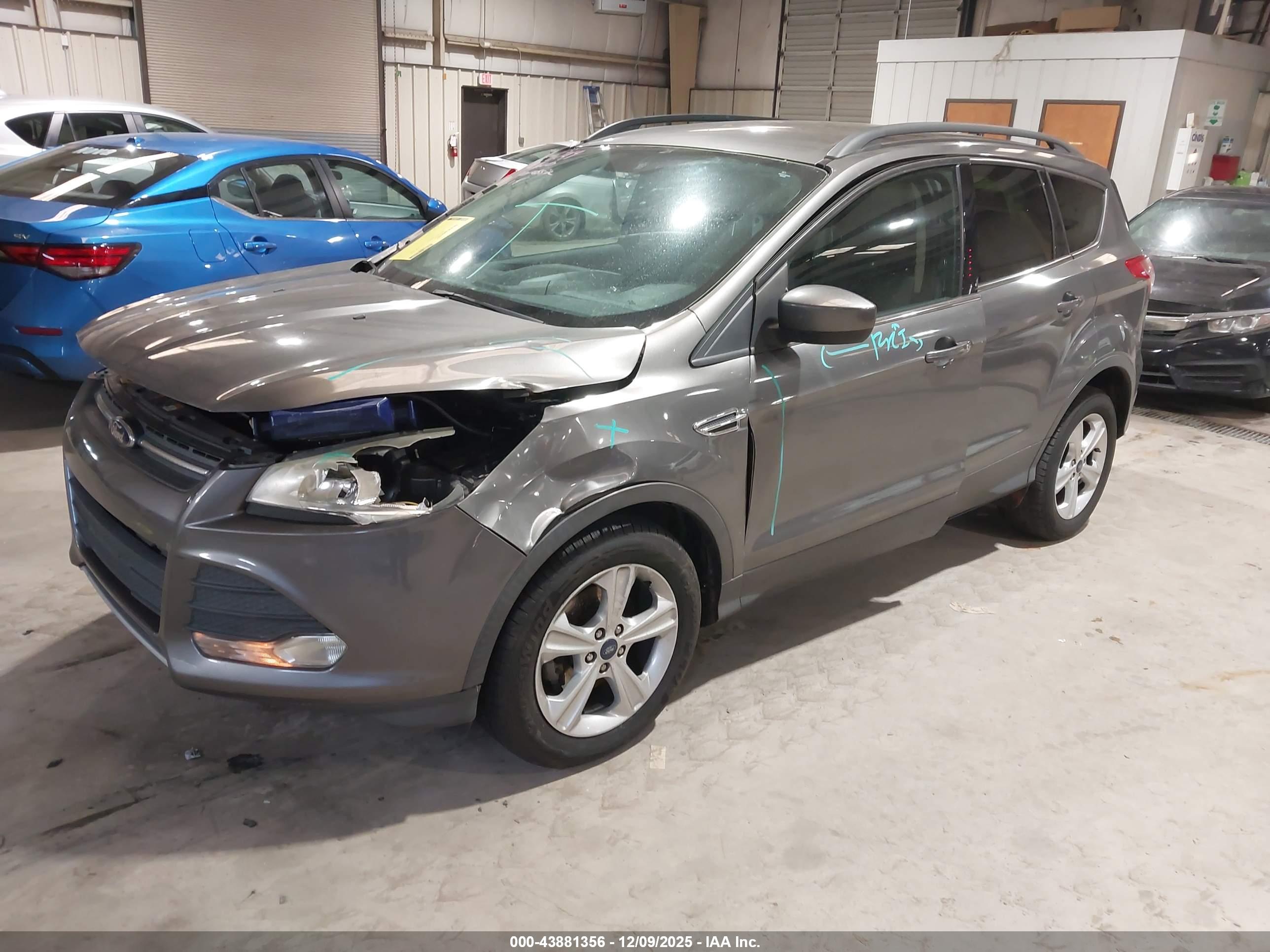 FORD ESCAPE image 2