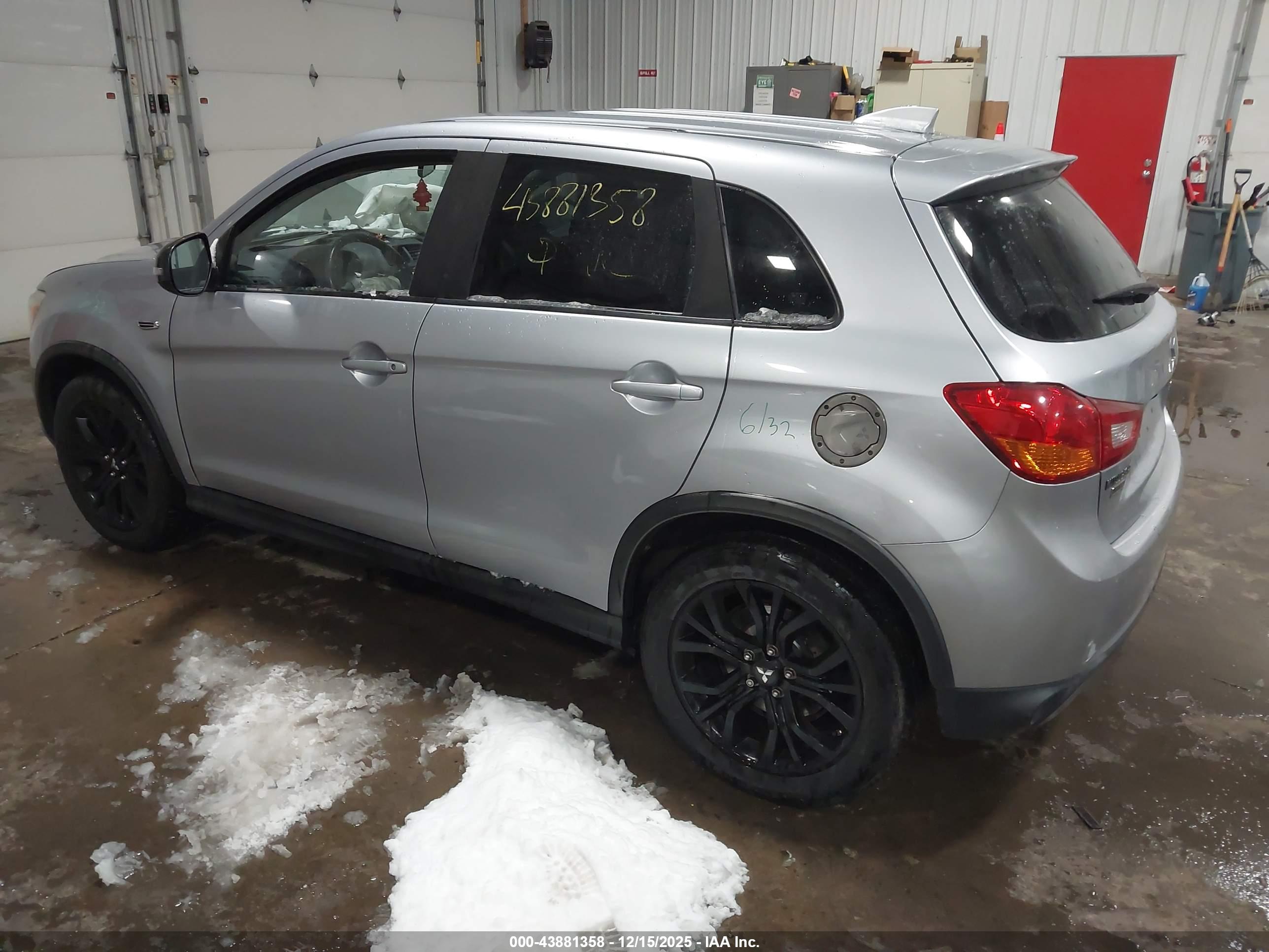 MITSUBISHI OUTLANDER image 3