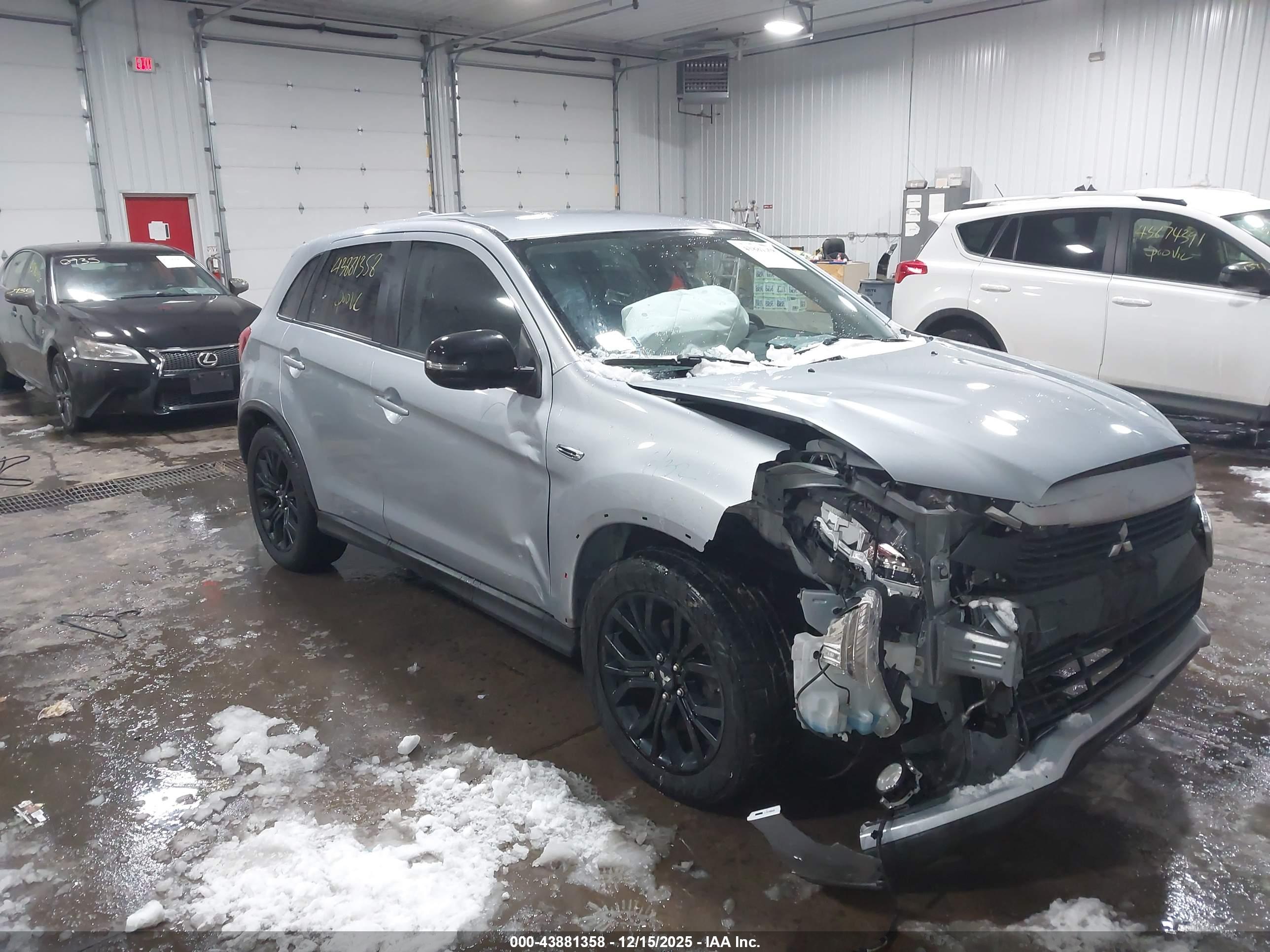 MITSUBISHI OUTLANDER image 6