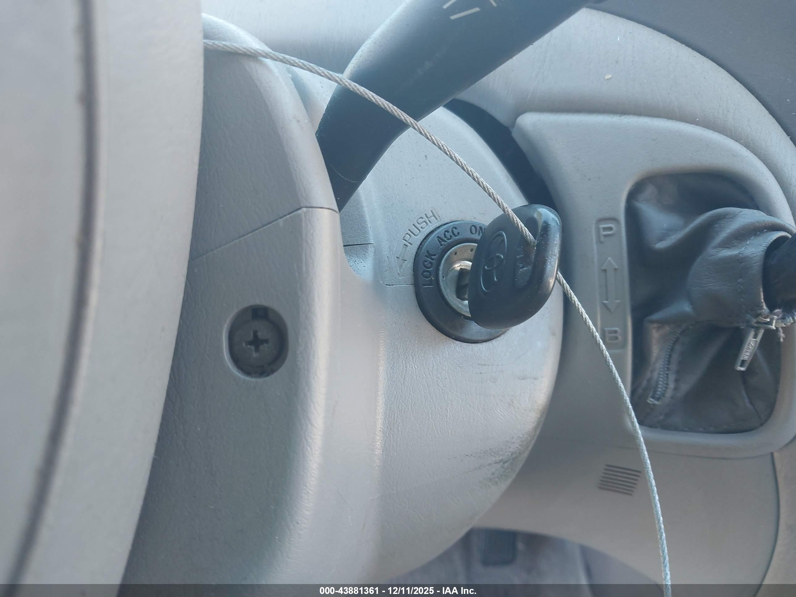 TOYOTA PRIUS image 11