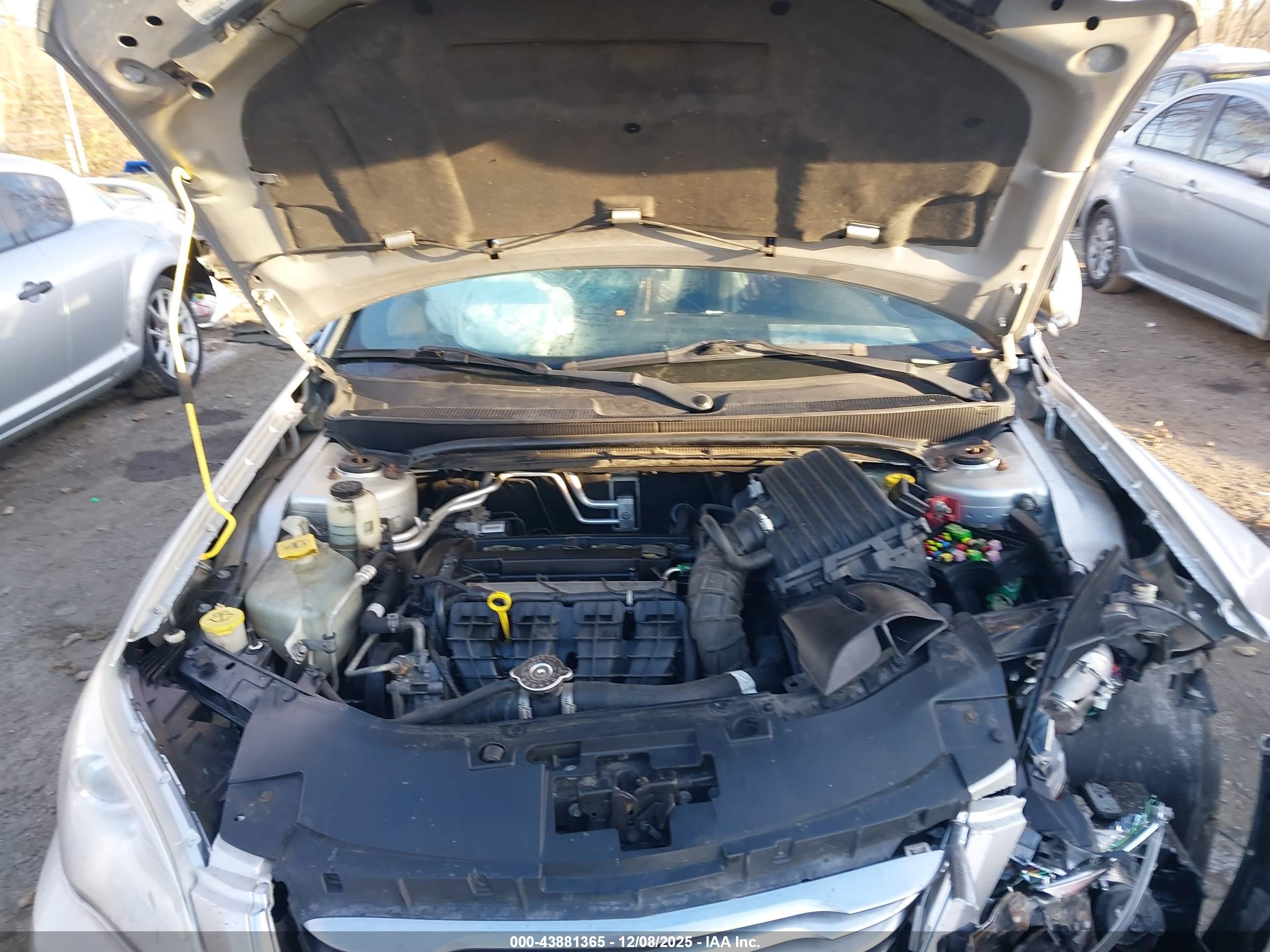 CHRYSLER 200 image 10