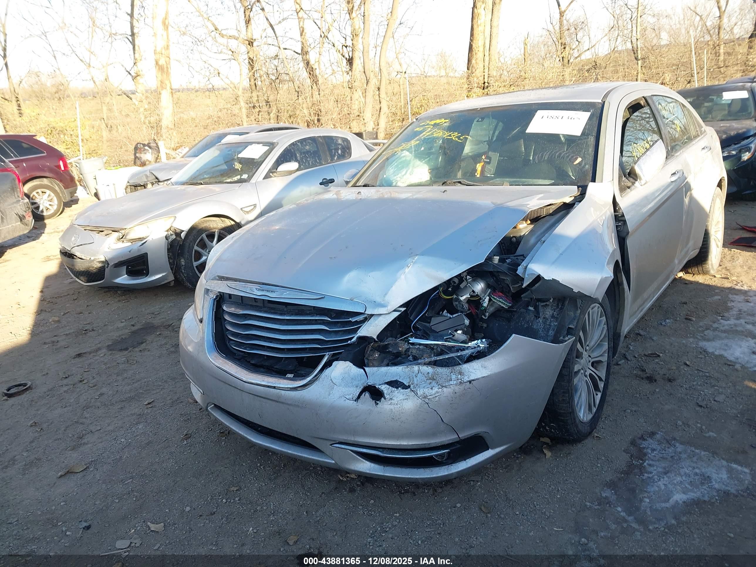 CHRYSLER 200 image 2