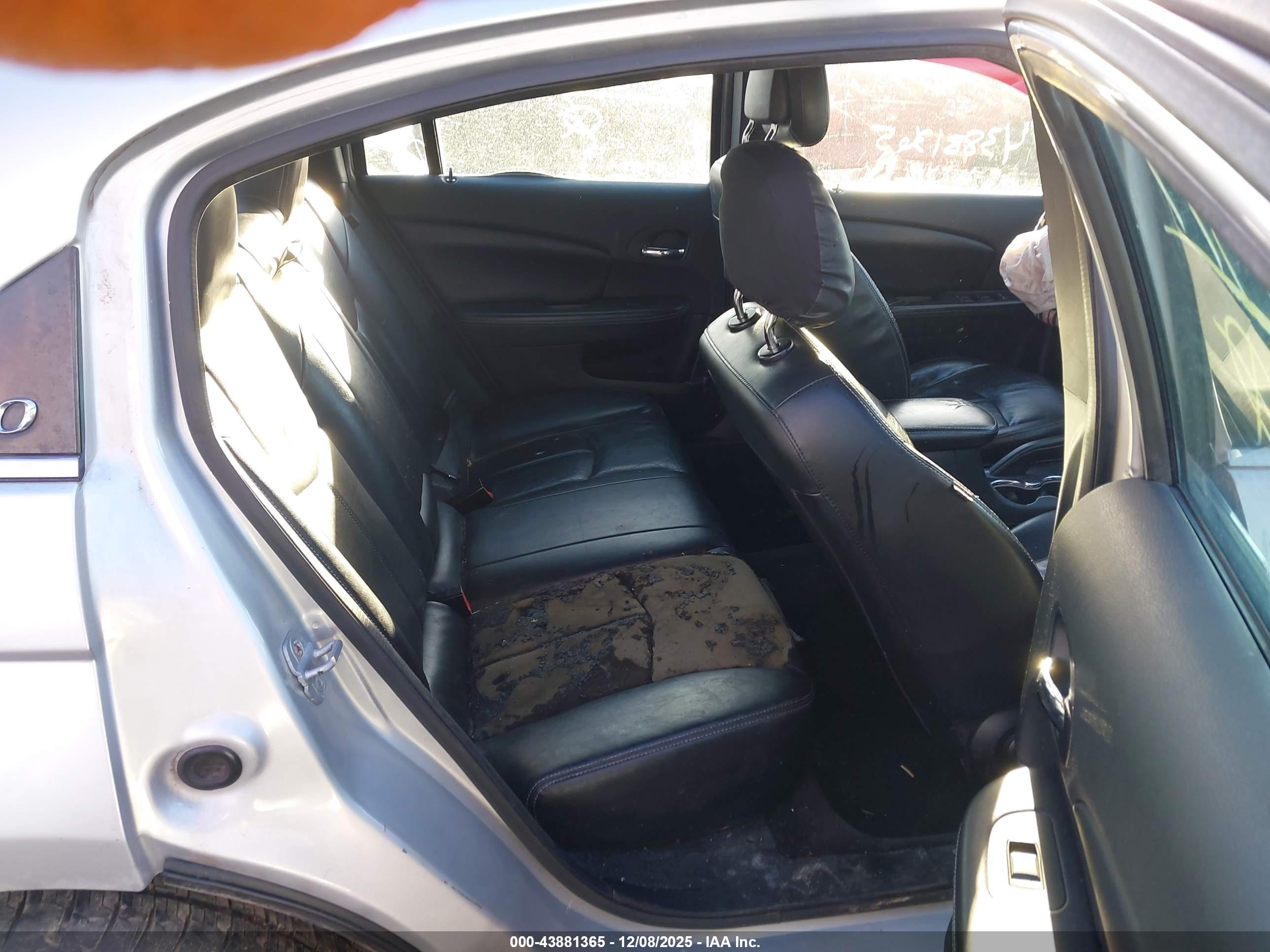 CHRYSLER 200 image 8