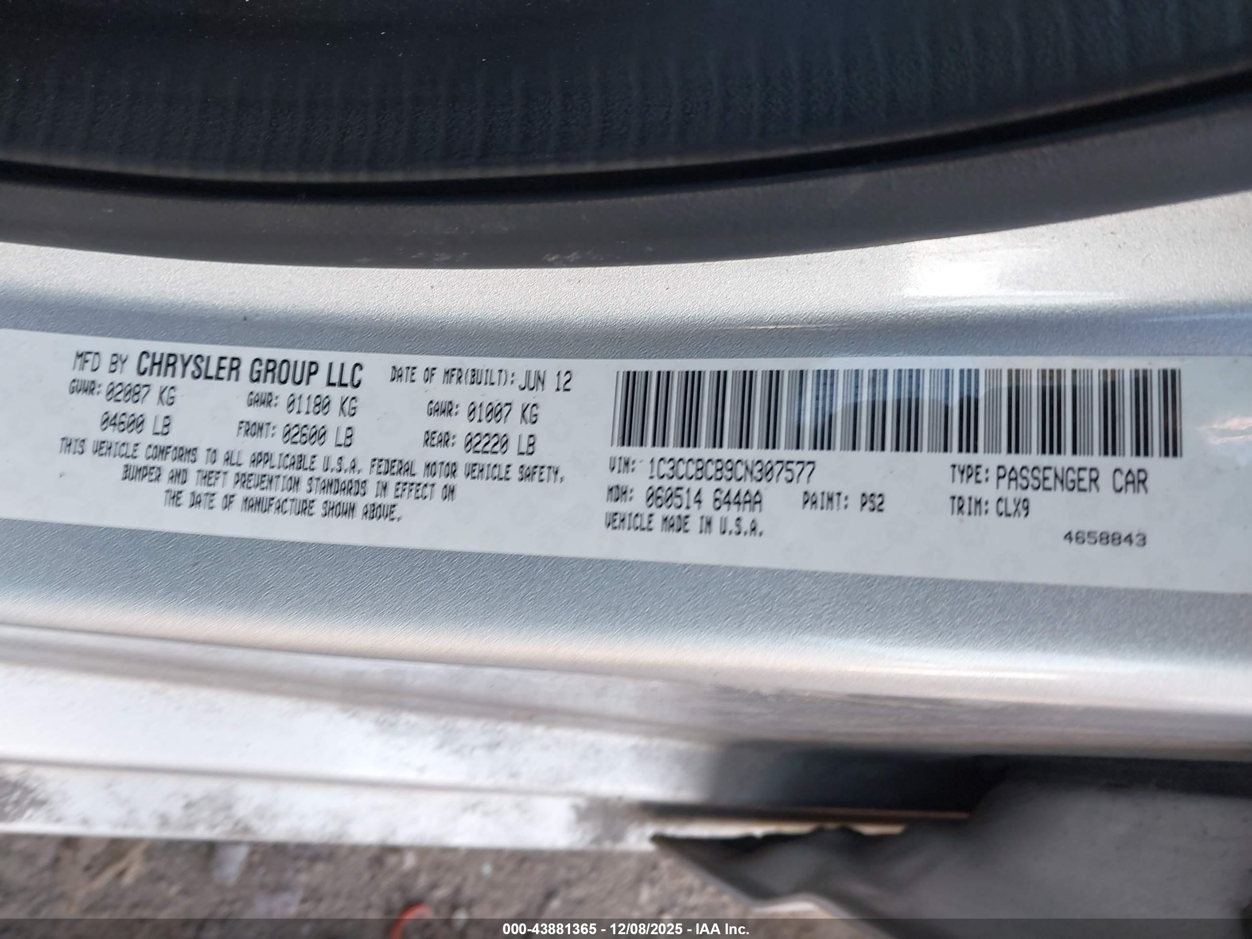 CHRYSLER 200 image 9