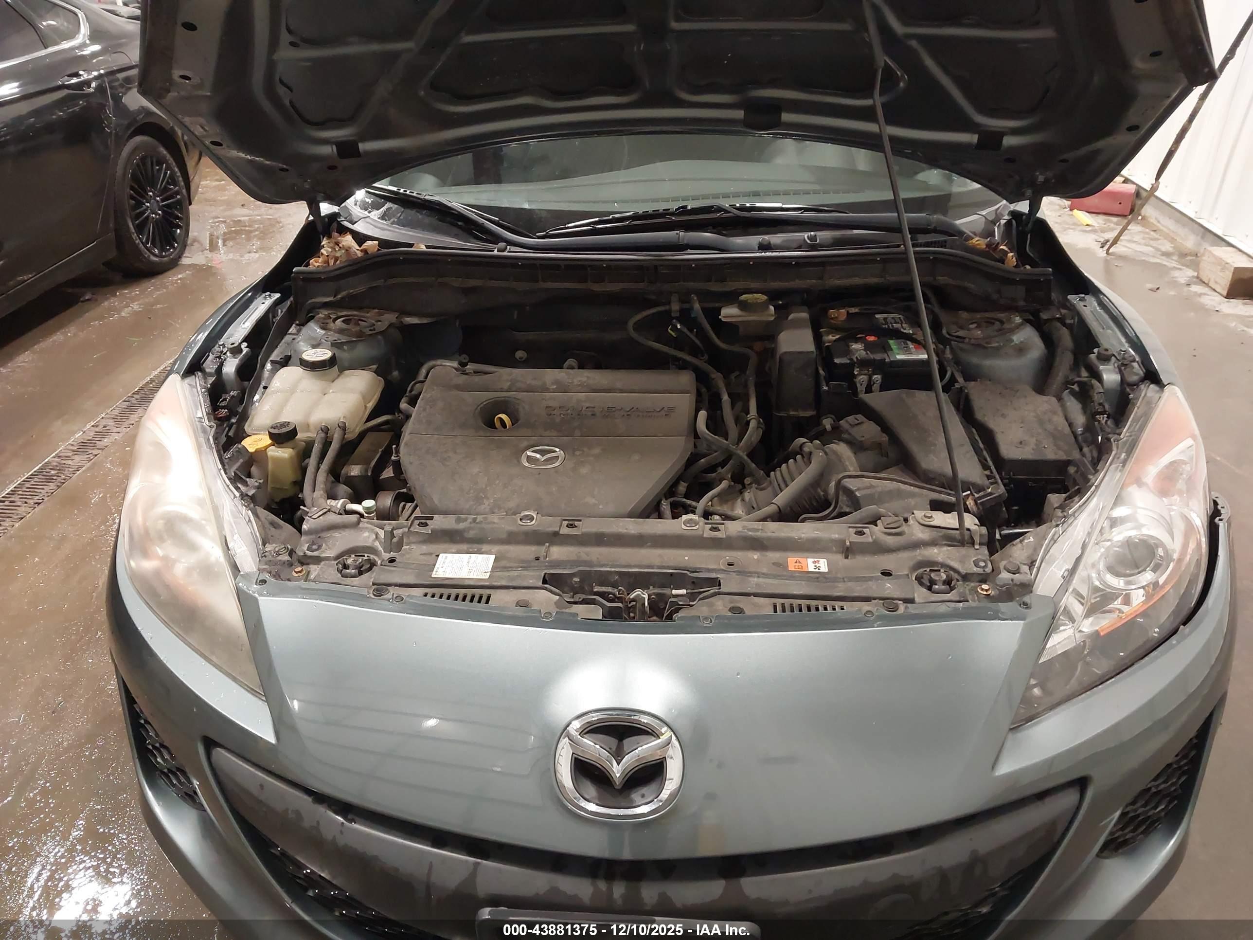 MAZDA MAZDA3 image 10
