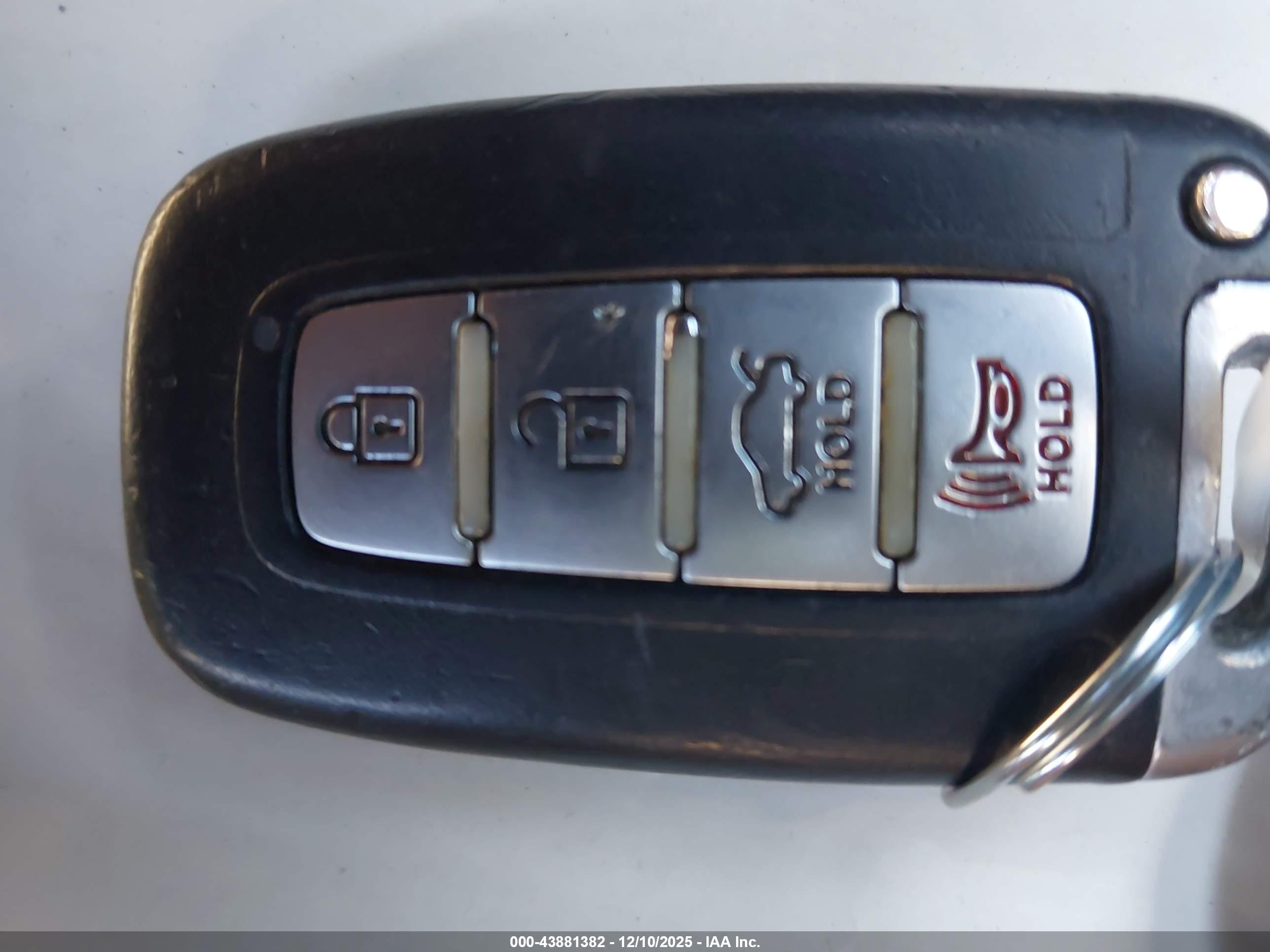 HYUNDAI GENESIS image 11