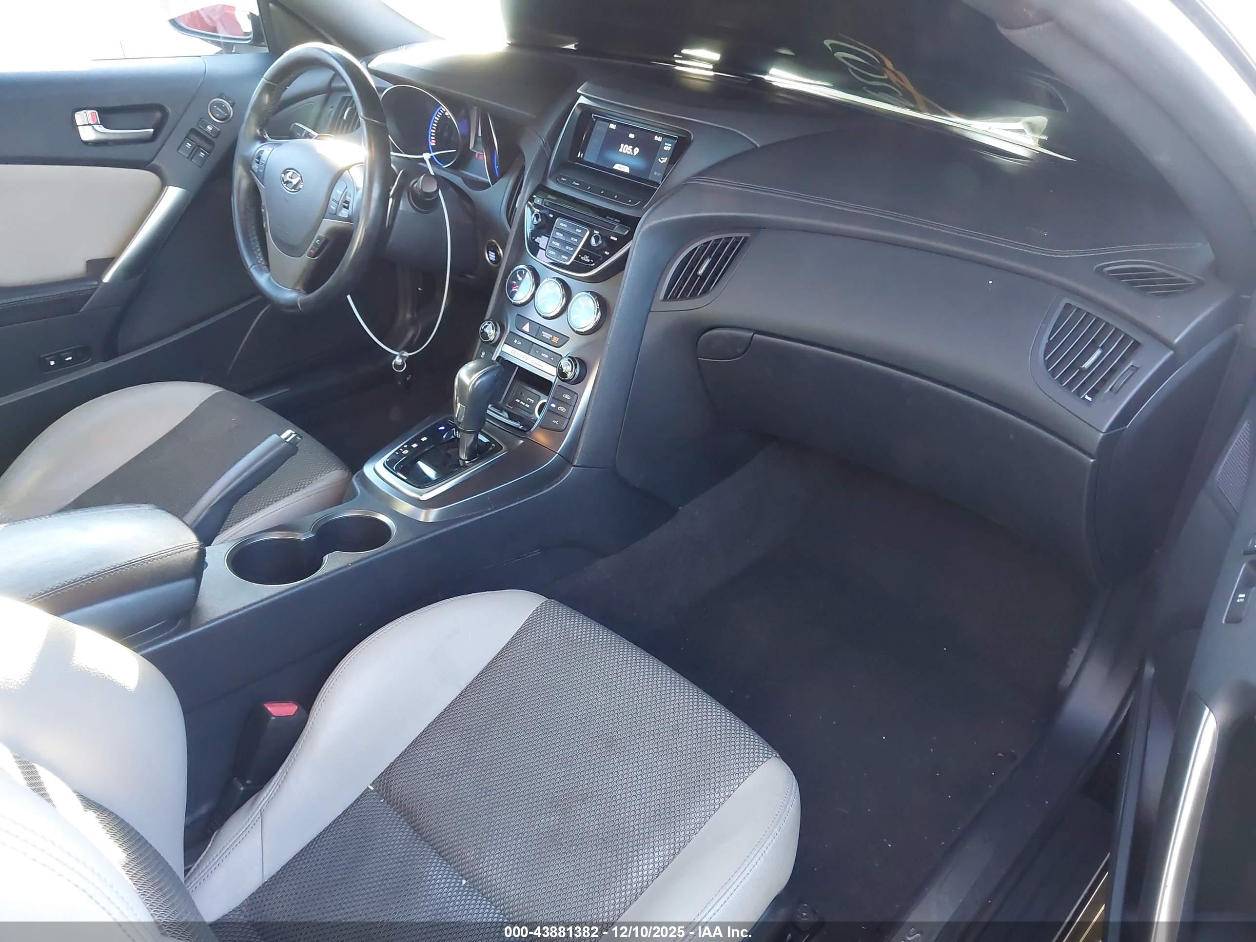 HYUNDAI GENESIS image 5