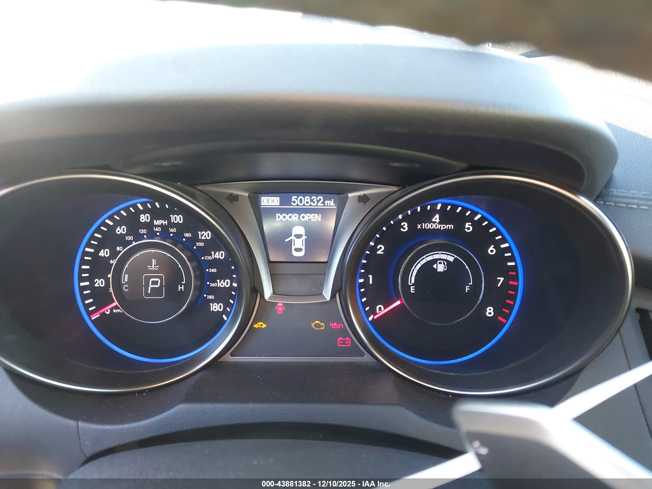 HYUNDAI GENESIS image 7