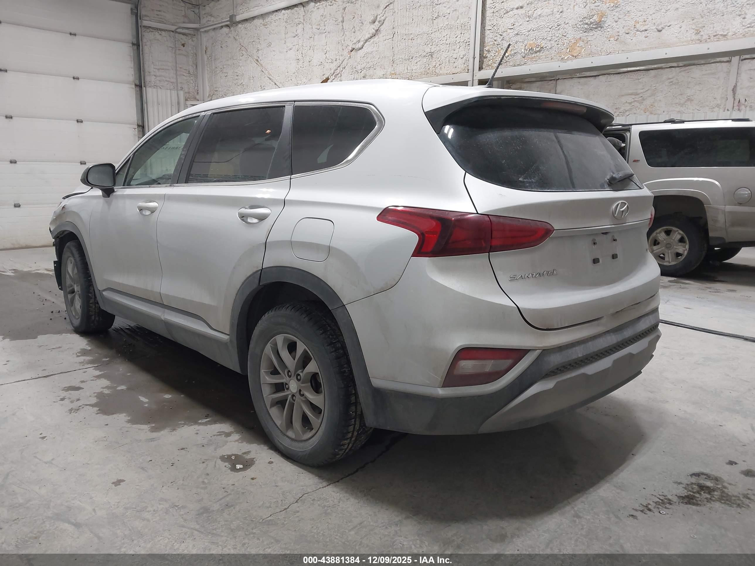 HYUNDAI SANTA image 3