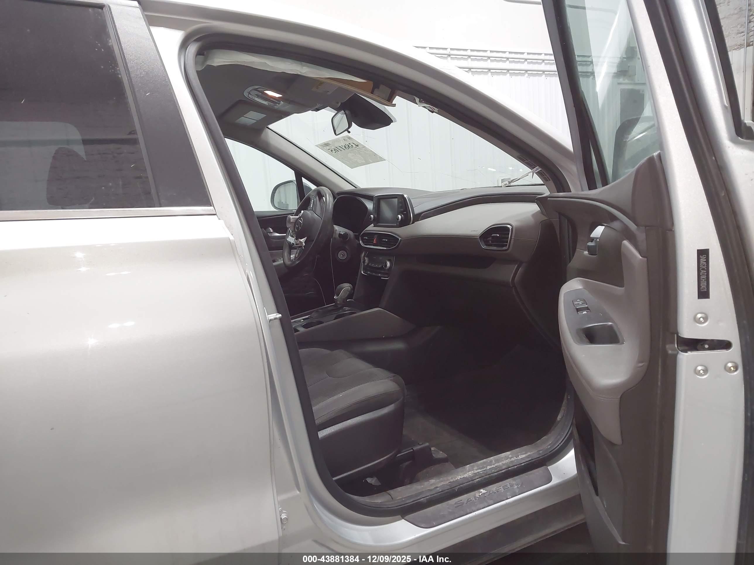 HYUNDAI SANTA image 5