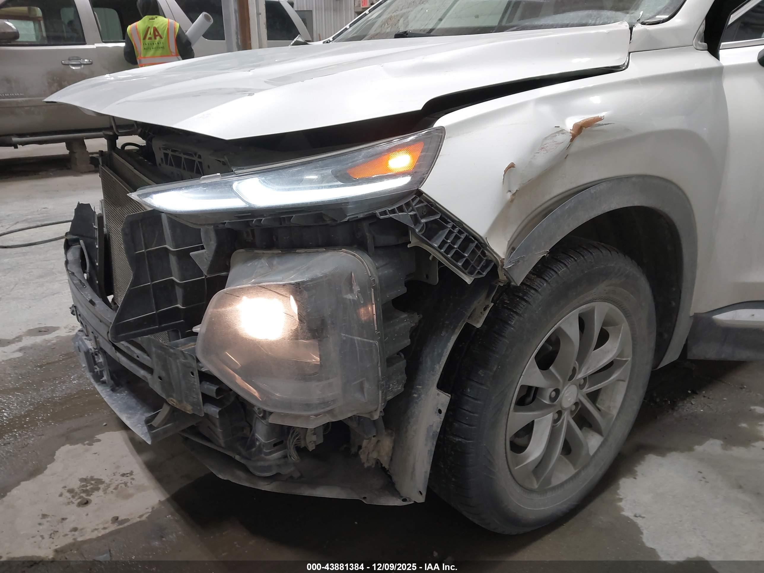 HYUNDAI SANTA image 6
