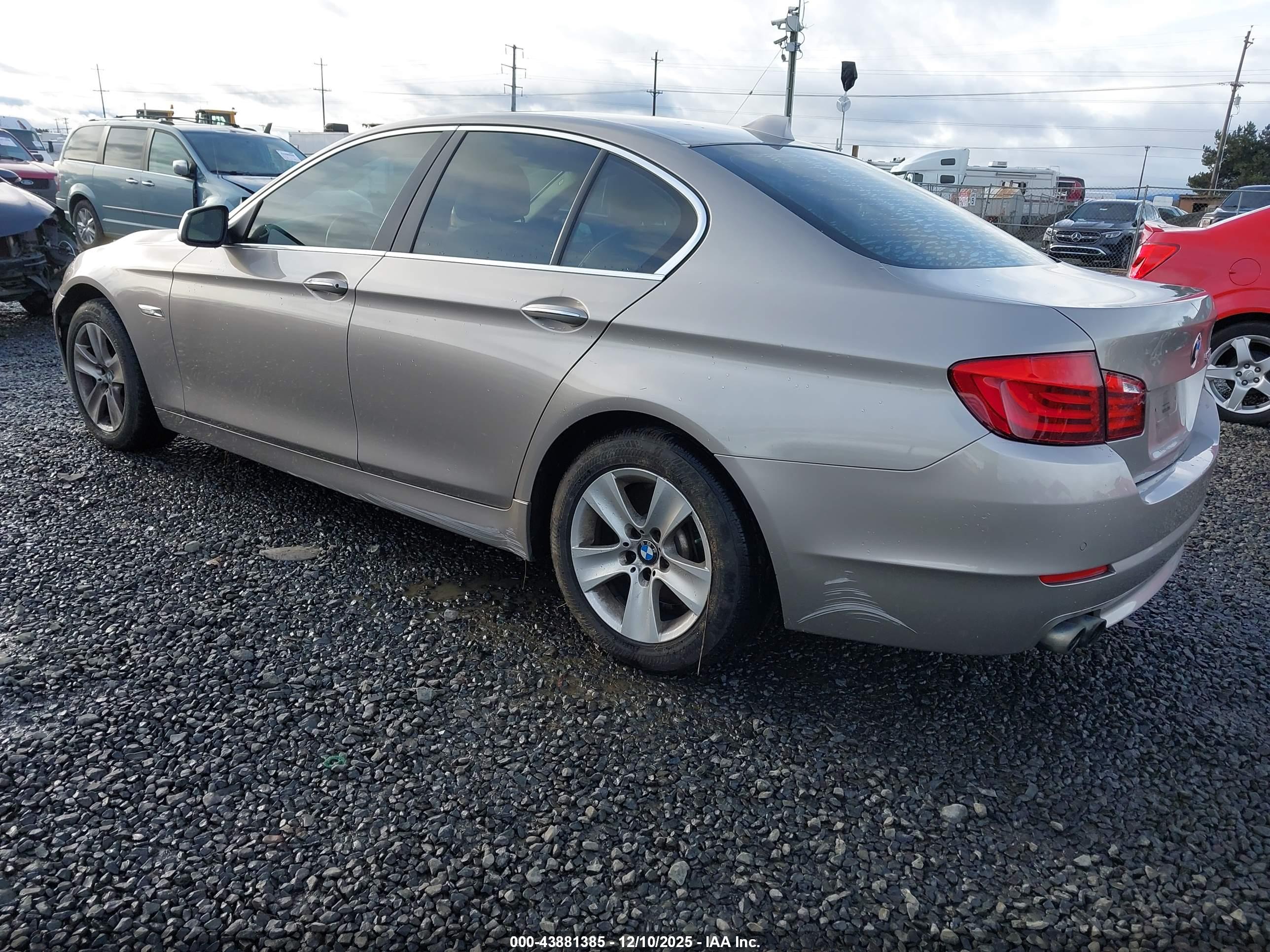 BMW 528I image 3