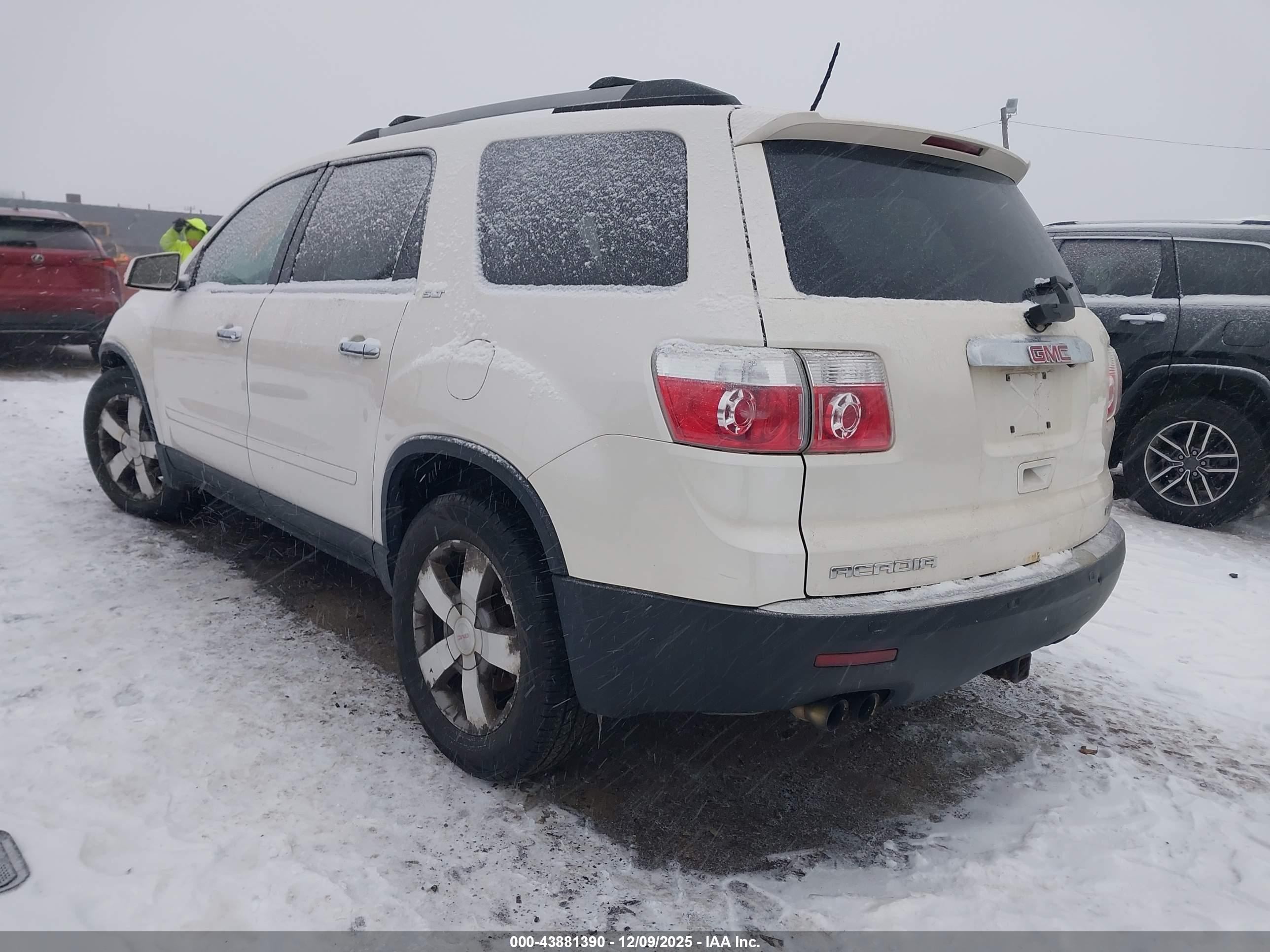 GMC ACADIA image 3