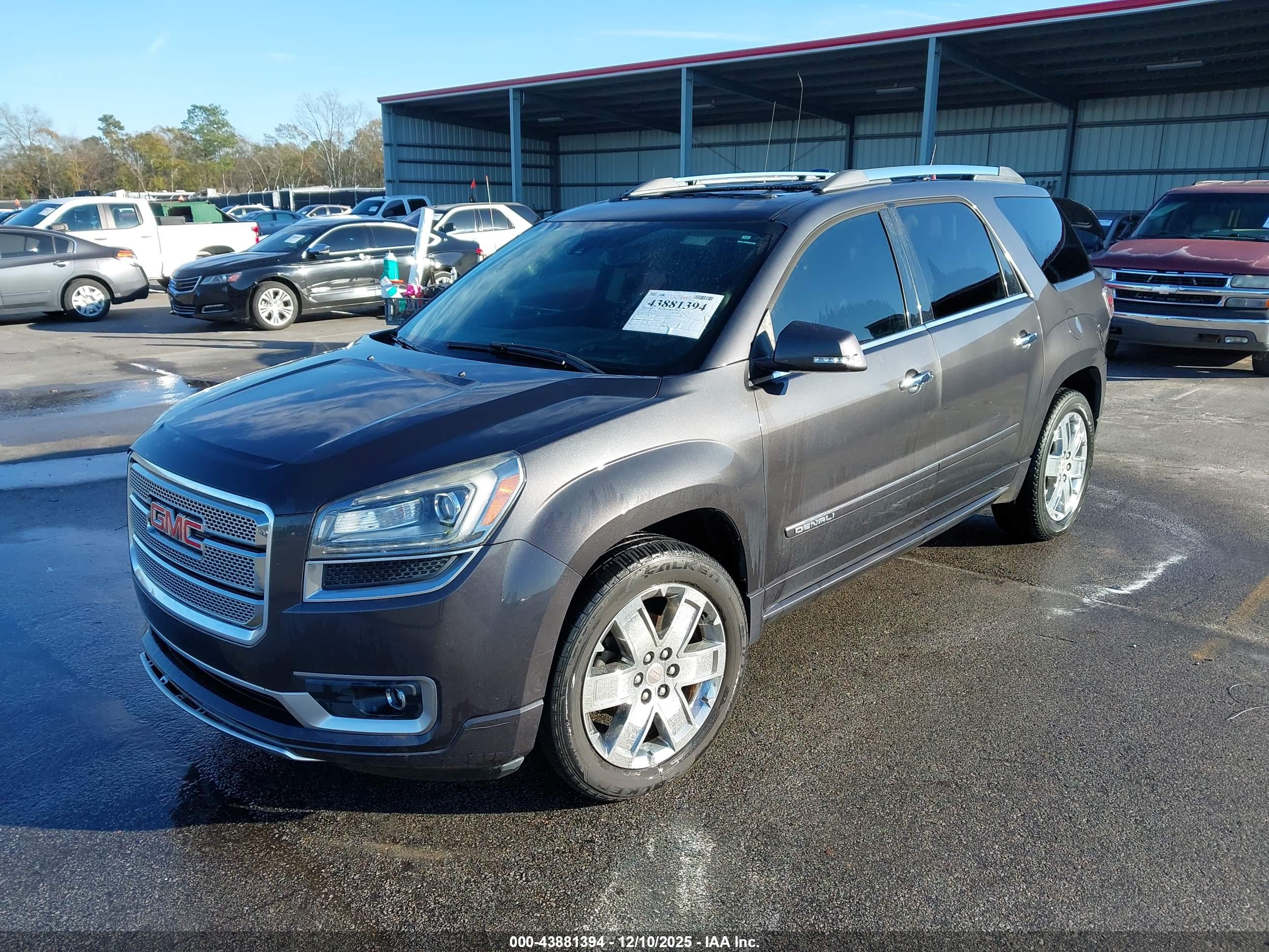 GMC ACADIA image 2